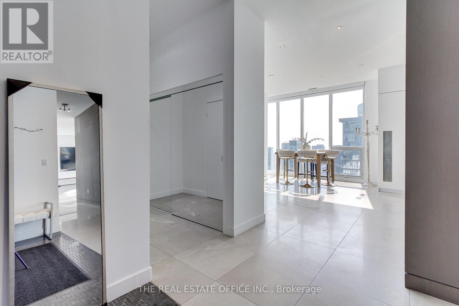 Ph02 - 25 Capreol Court, Toronto, Ontario  M5V 3Z7 - Photo 7 - C12108476