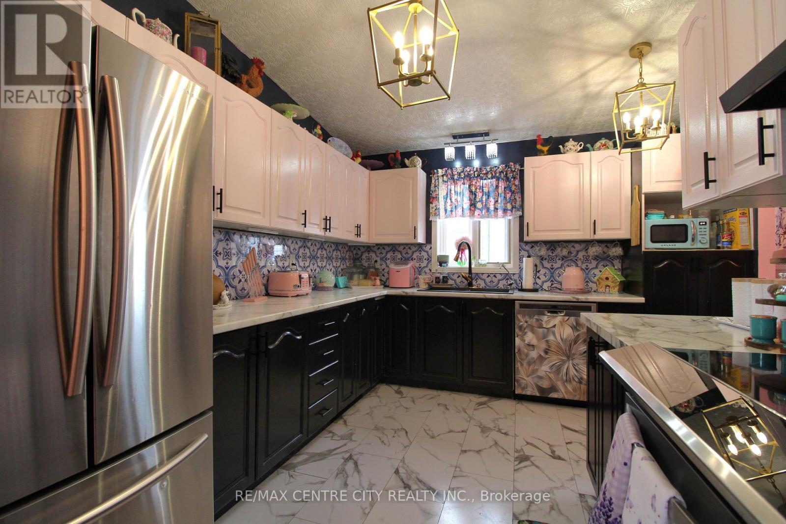 11 Stewart Street, Strathroy Caradoc, Ontario  N7G 1A1 - Photo 11 - X12113225