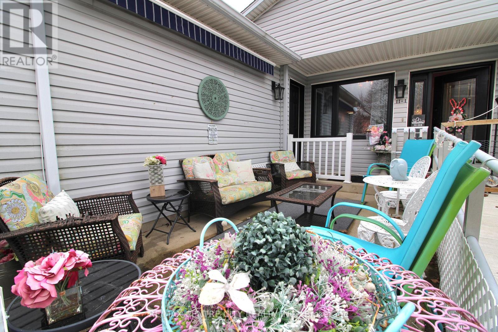 11 Stewart Street, Strathroy Caradoc, Ontario  N7G 1A1 - Photo 3 - X12113225