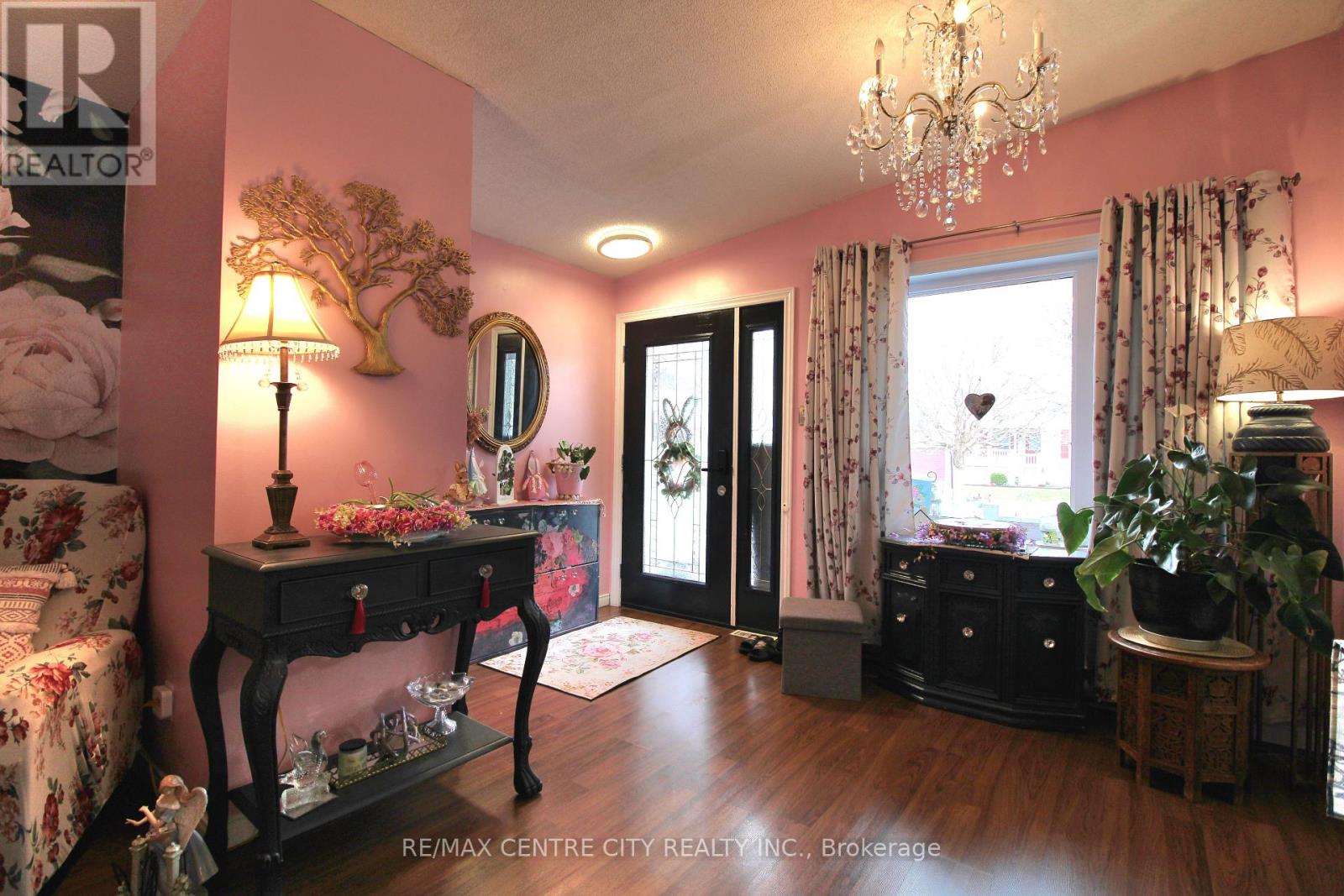 11 Stewart Street, Strathroy Caradoc, Ontario  N7G 1A1 - Photo 6 - X12113225