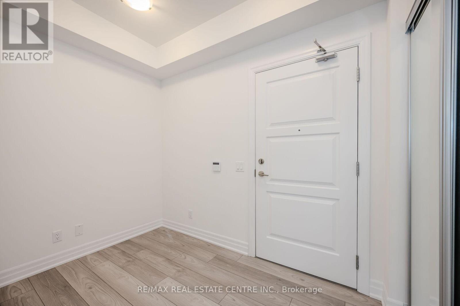 907 - 36 Elm Drive, Mississauga, Ontario  L5B 0N3 - Photo 6 - W12031296