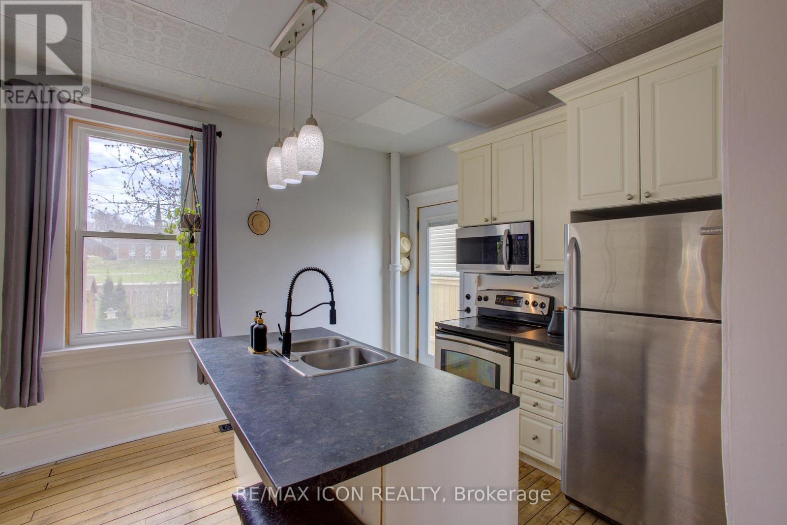 185 Fergus Street S, Wellington North, Ontario  N0G 2L2 - Photo 13 - X12106074