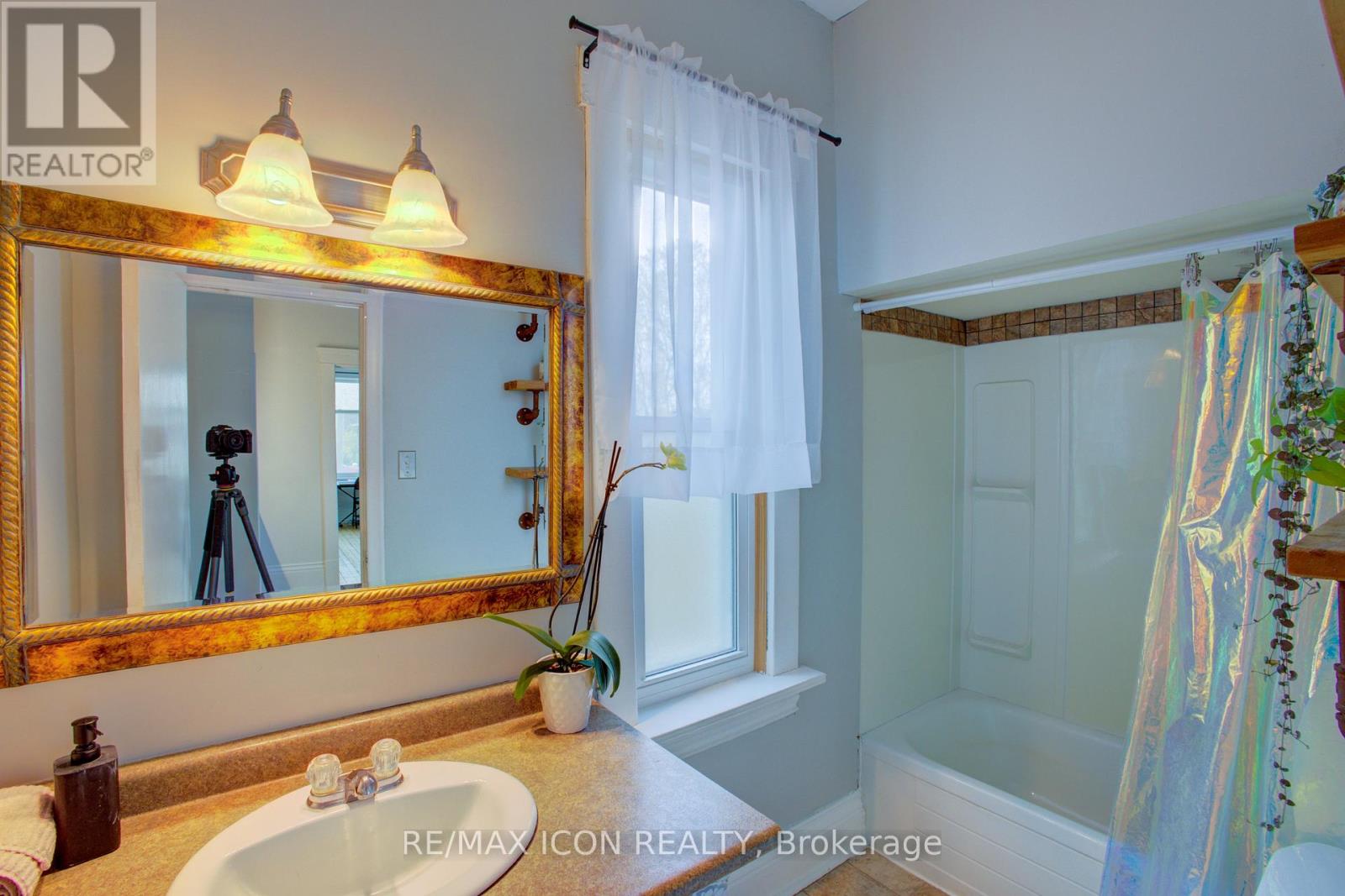 185 Fergus Street S, Wellington North, Ontario  N0G 2L2 - Photo 17 - X12106074
