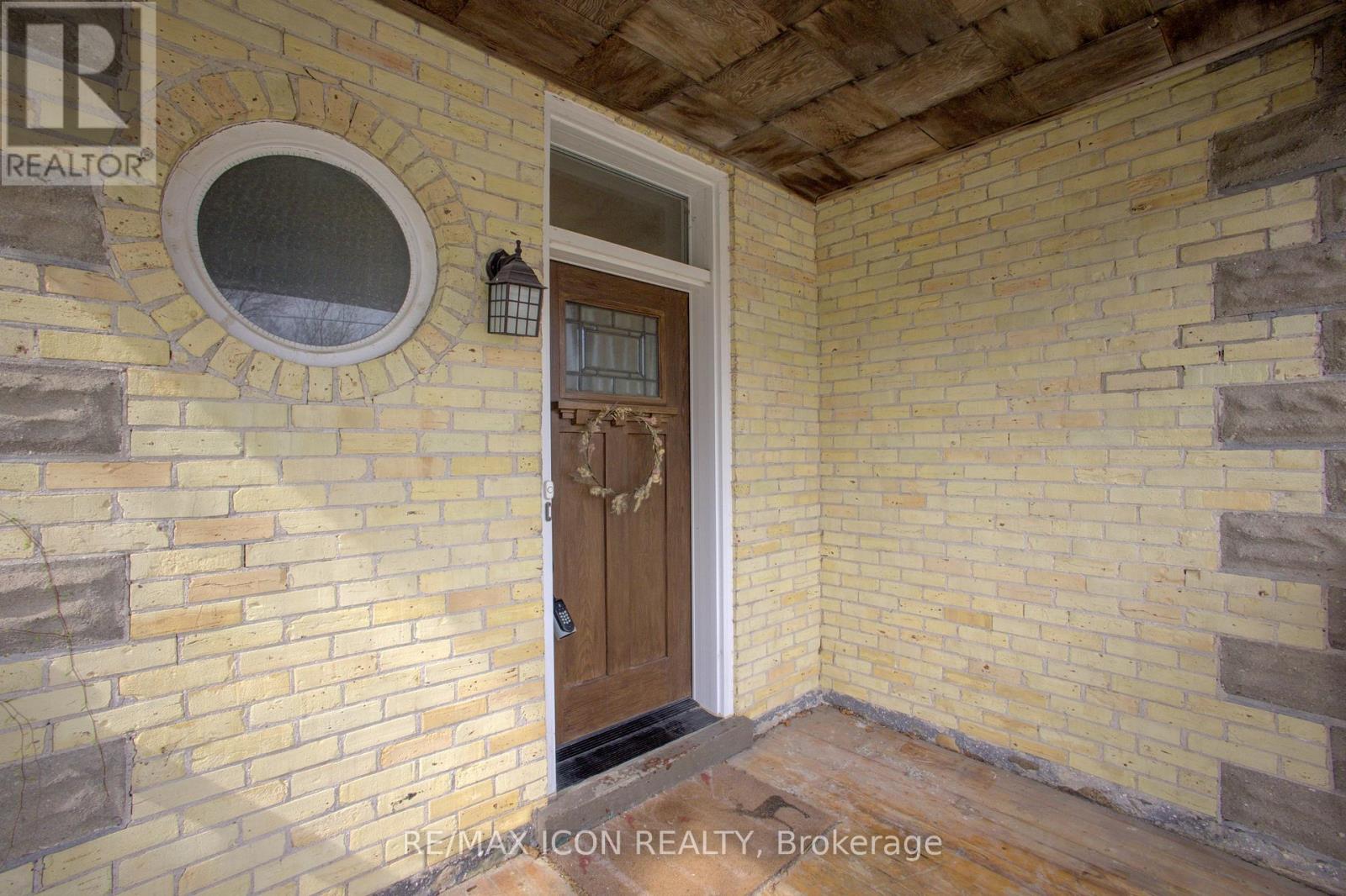 Property at 185 FERGUS STREET S image 4