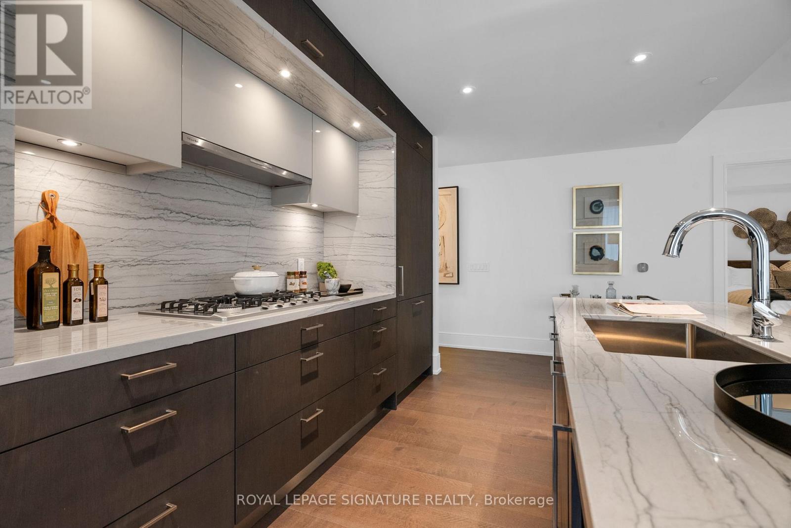 608 - 455 Wellington Street, Toronto, Ontario  M5V 0V8 - Photo 10 - C12163487