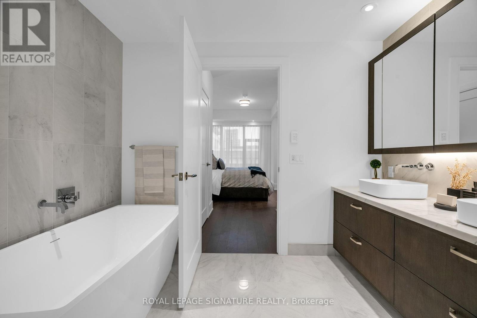 608 - 455 Wellington Street, Toronto, Ontario  M5V 0V8 - Photo 24 - C12163487