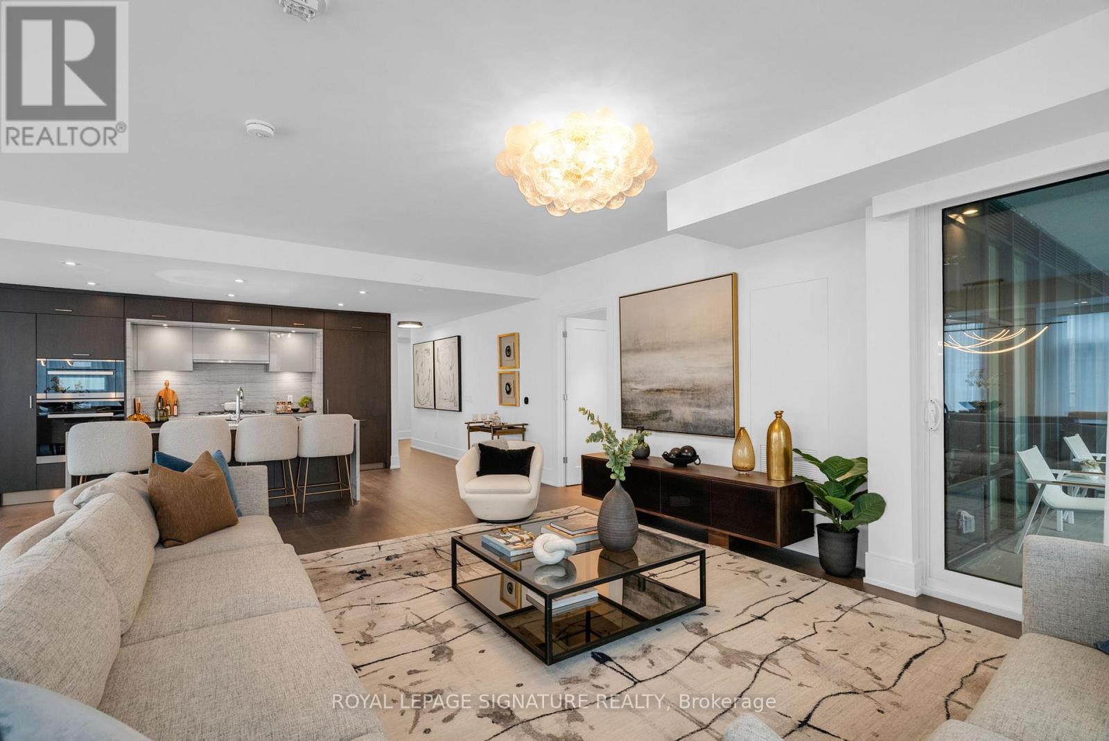 608 - 455 Wellington Street, Toronto, Ontario  M5V 0V8 - Photo 3 - C12163487