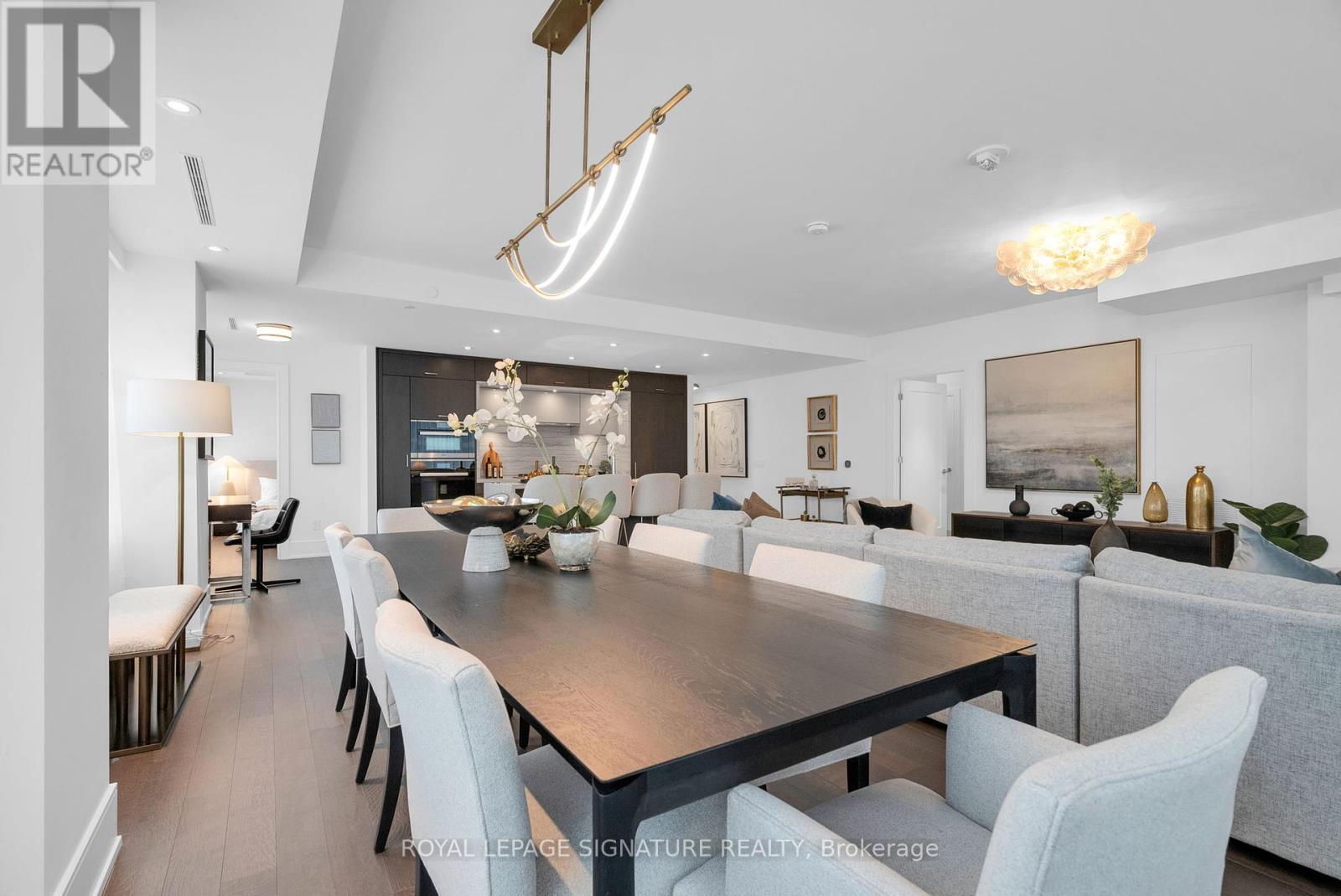 608 - 455 Wellington Street, Toronto, Ontario  M5V 0V8 - Photo 8 - C12163487