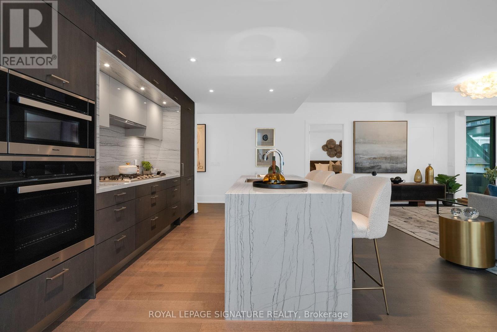 608 - 455 Wellington Street, Toronto, Ontario  M5V 0V8 - Photo 9 - C12163487