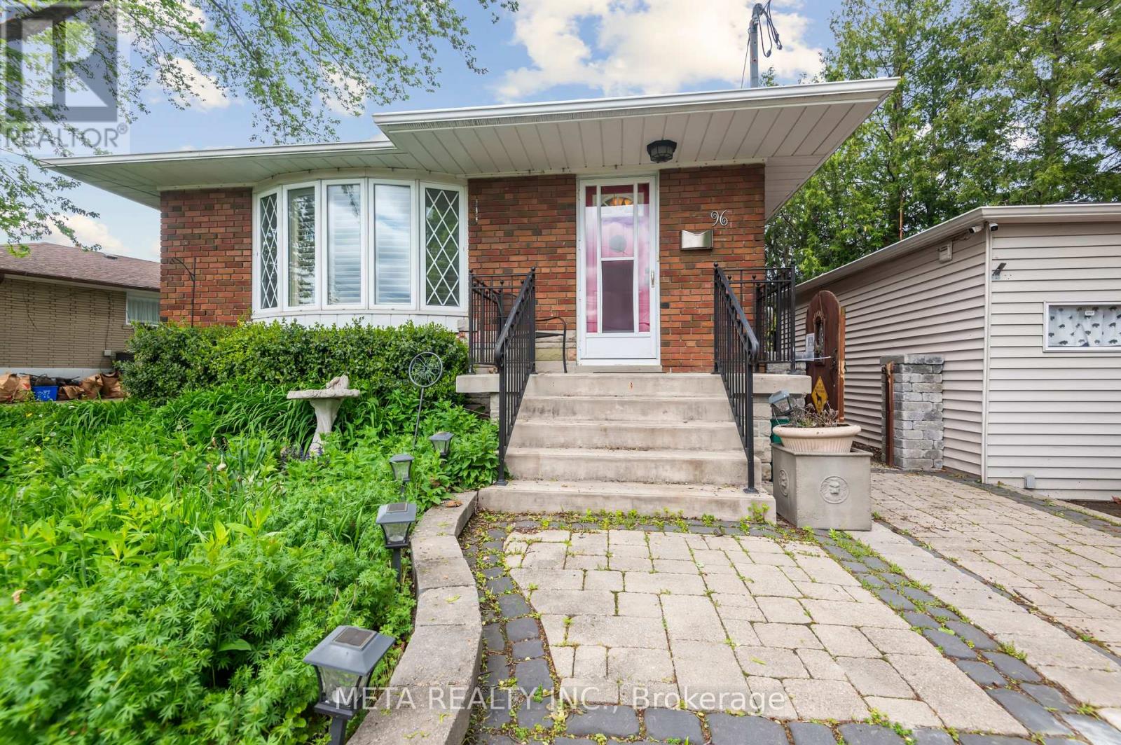 96 Shropshire Drive, Toronto, Ontario  M1P 1Z2 - Photo 2 - E12171701