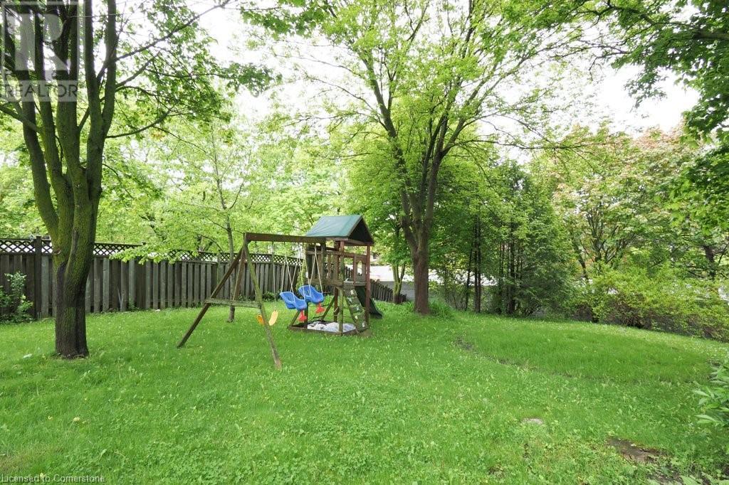 28 Sandcliffe Place, Waterloo, Ontario N2T 1A8 - Photo 37 - 40733331