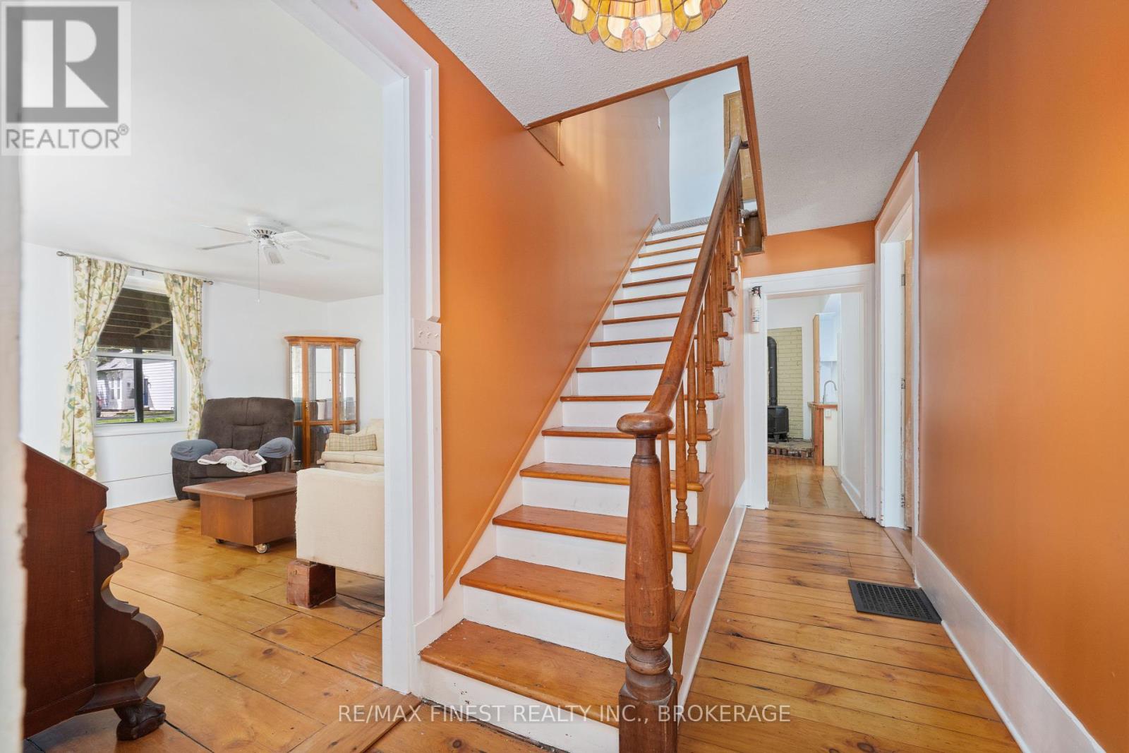 8 Catherine Street, Prince Edward County, Ontario  K0K 2T0 - Photo 5 - X12172651