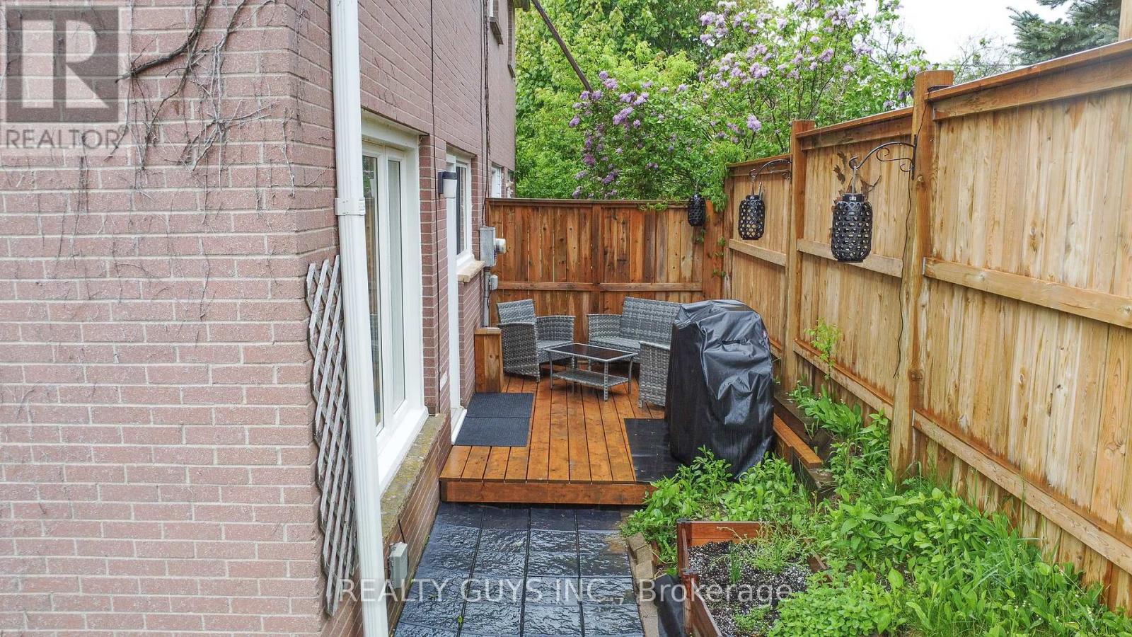 428 Southpark Drive, Peterborough South, Ontario K9J 1C2 - Photo 8 - X12172724