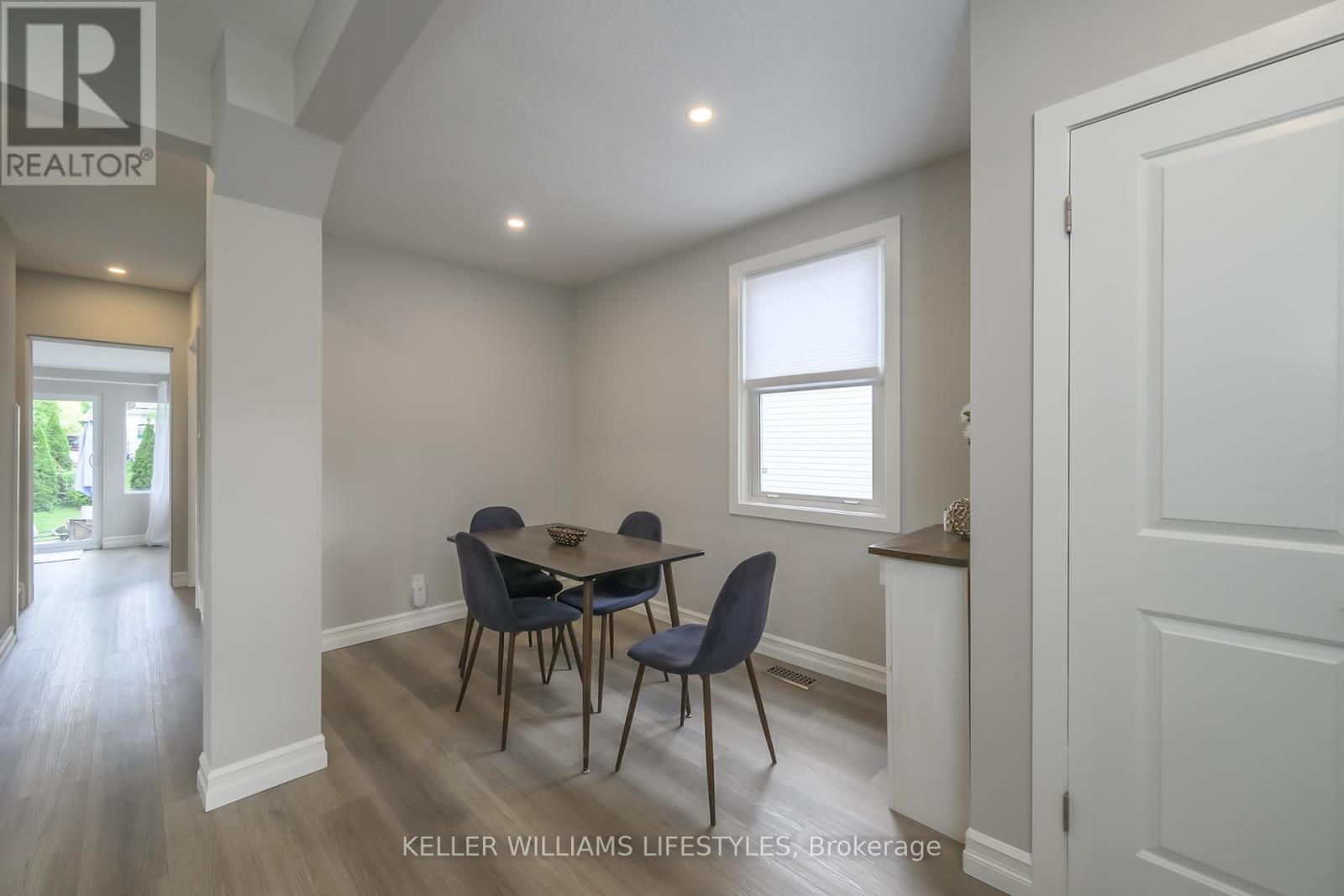 Photo 10 of 33 for 30 Walbrook Crescent
