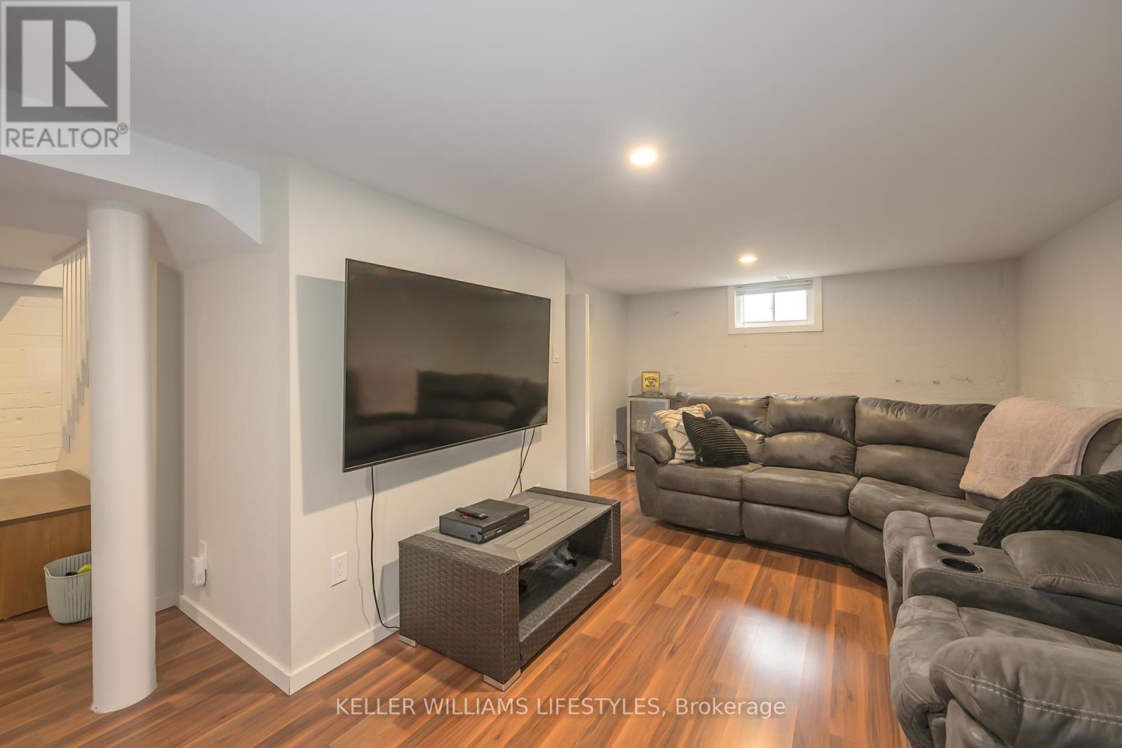 Photo 20 of 33 for 30 Walbrook Crescent