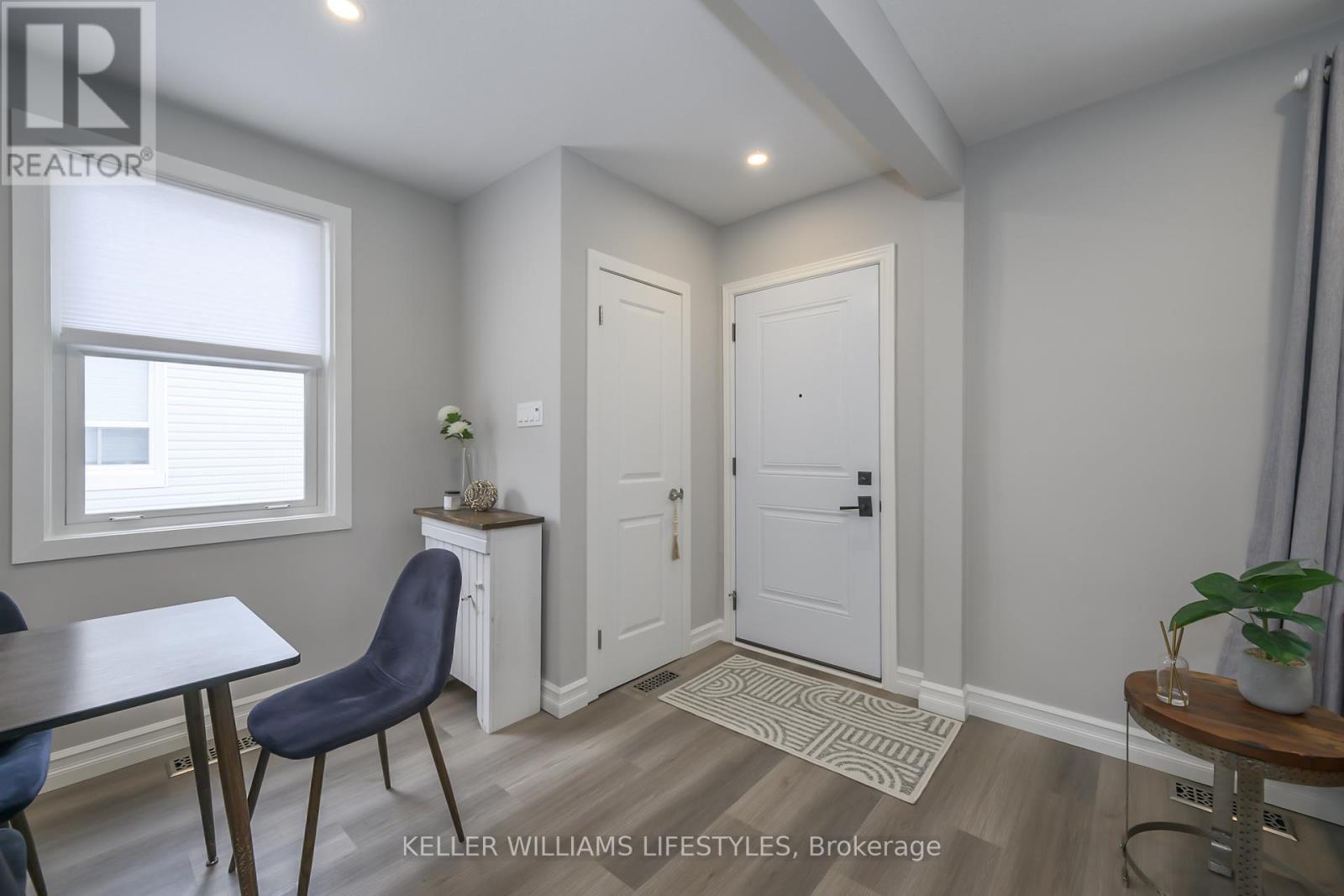 Photo 4 of 33 for 30 Walbrook Crescent