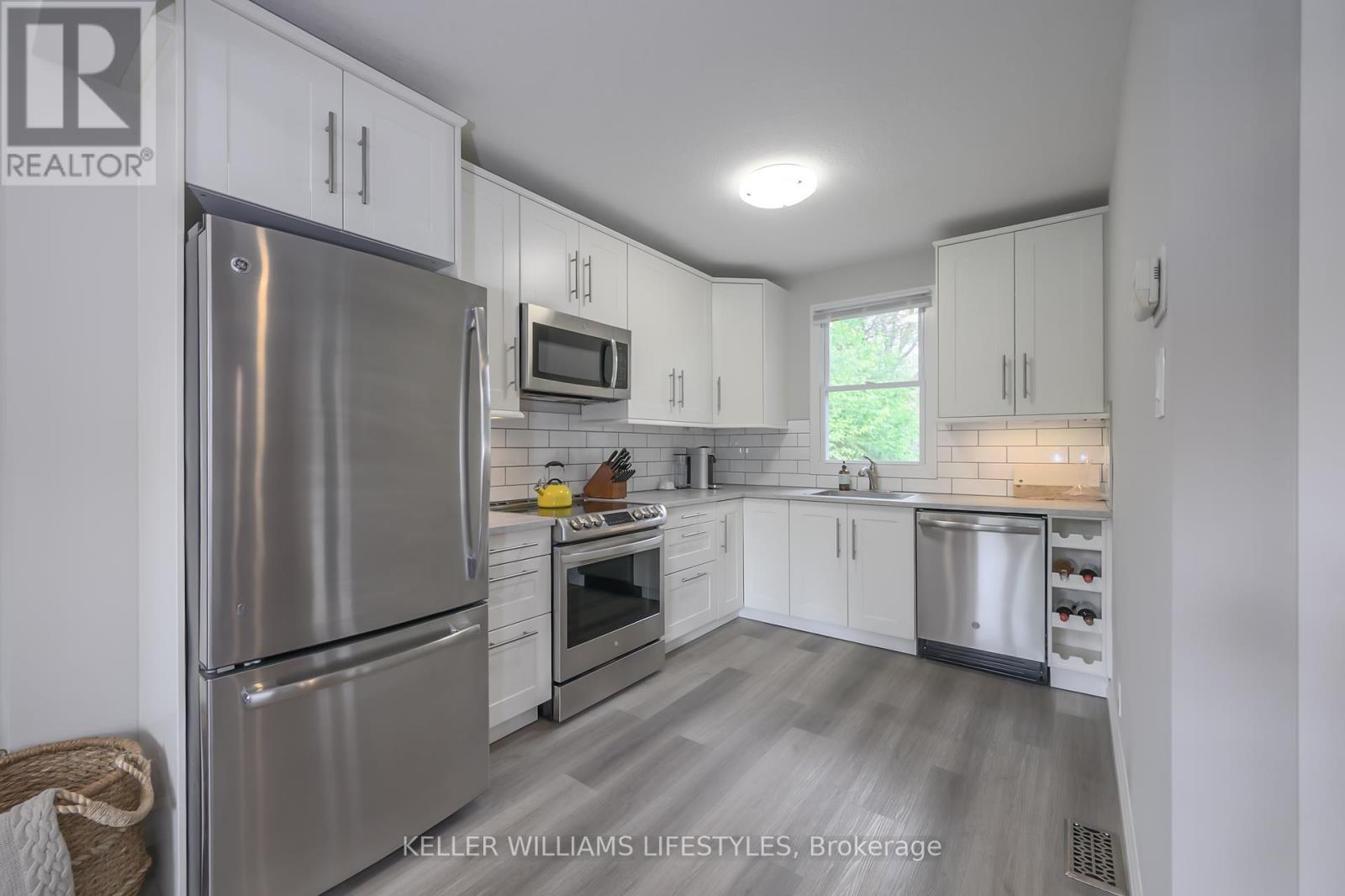 Photo 7 of 33 for 30 Walbrook Crescent