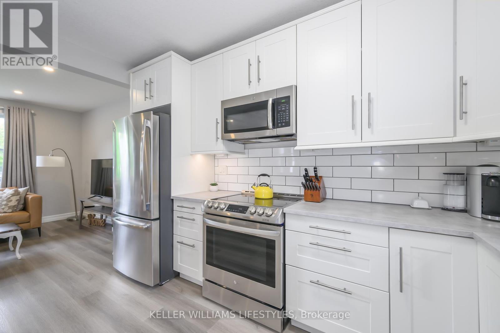 Photo 9 of 33 for 30 Walbrook Crescent