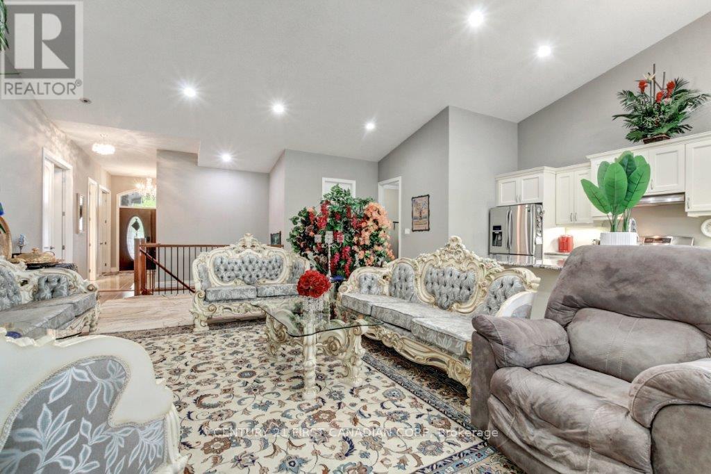 1327 Eagletrace Drive, London North, Ontario  N6G 0C4 - Photo 6 - X12172607