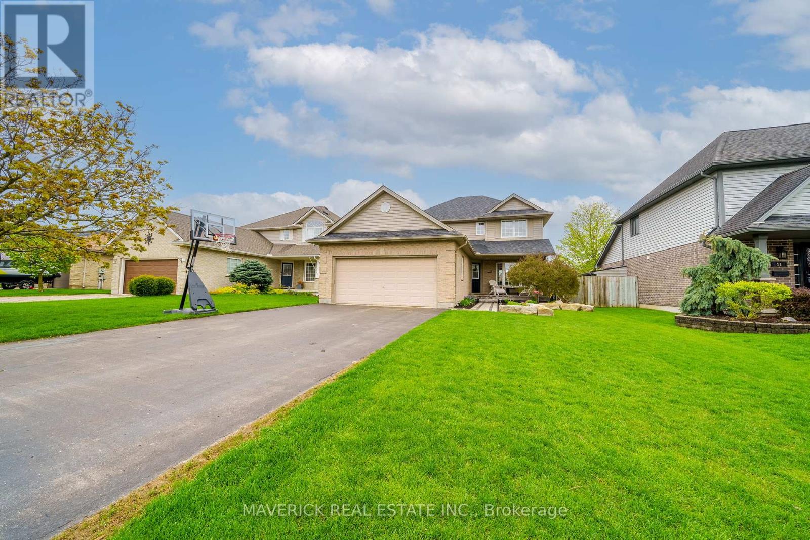 15 MAPLERIDGE CRESCENT, thames centre (dorchester), Ontario