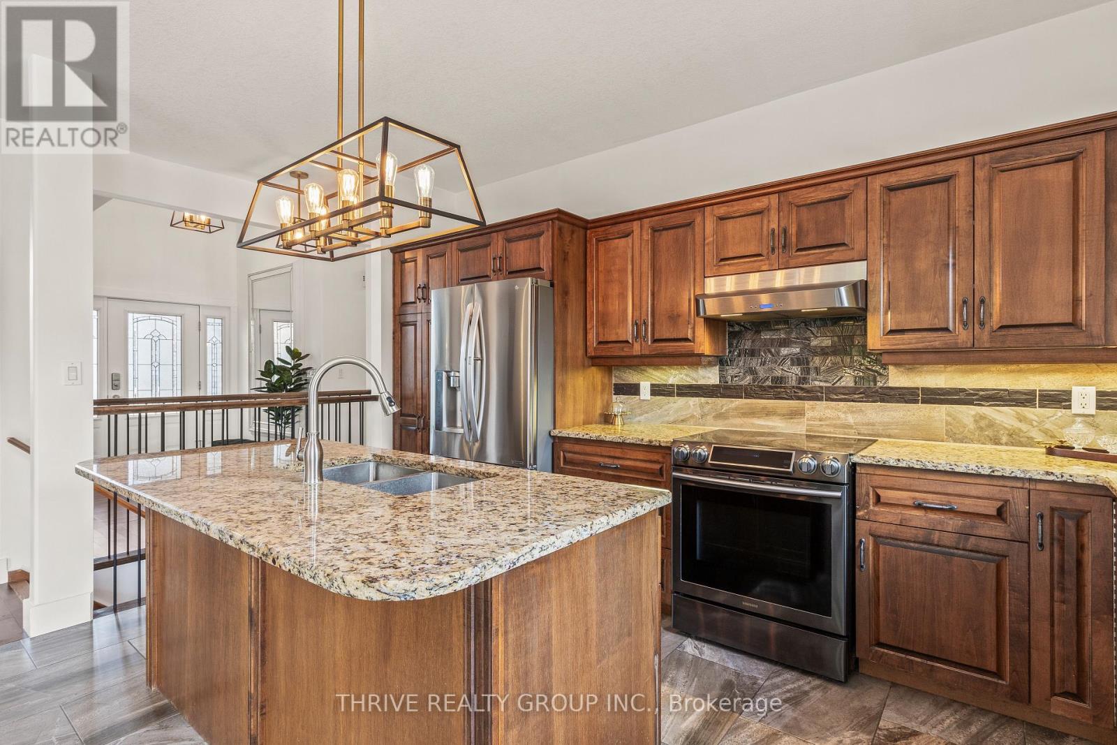 28043 Healy Avenue, Strathroy-Caradoc, Ontario  N7G 3H8 - Photo 12 - X12172694