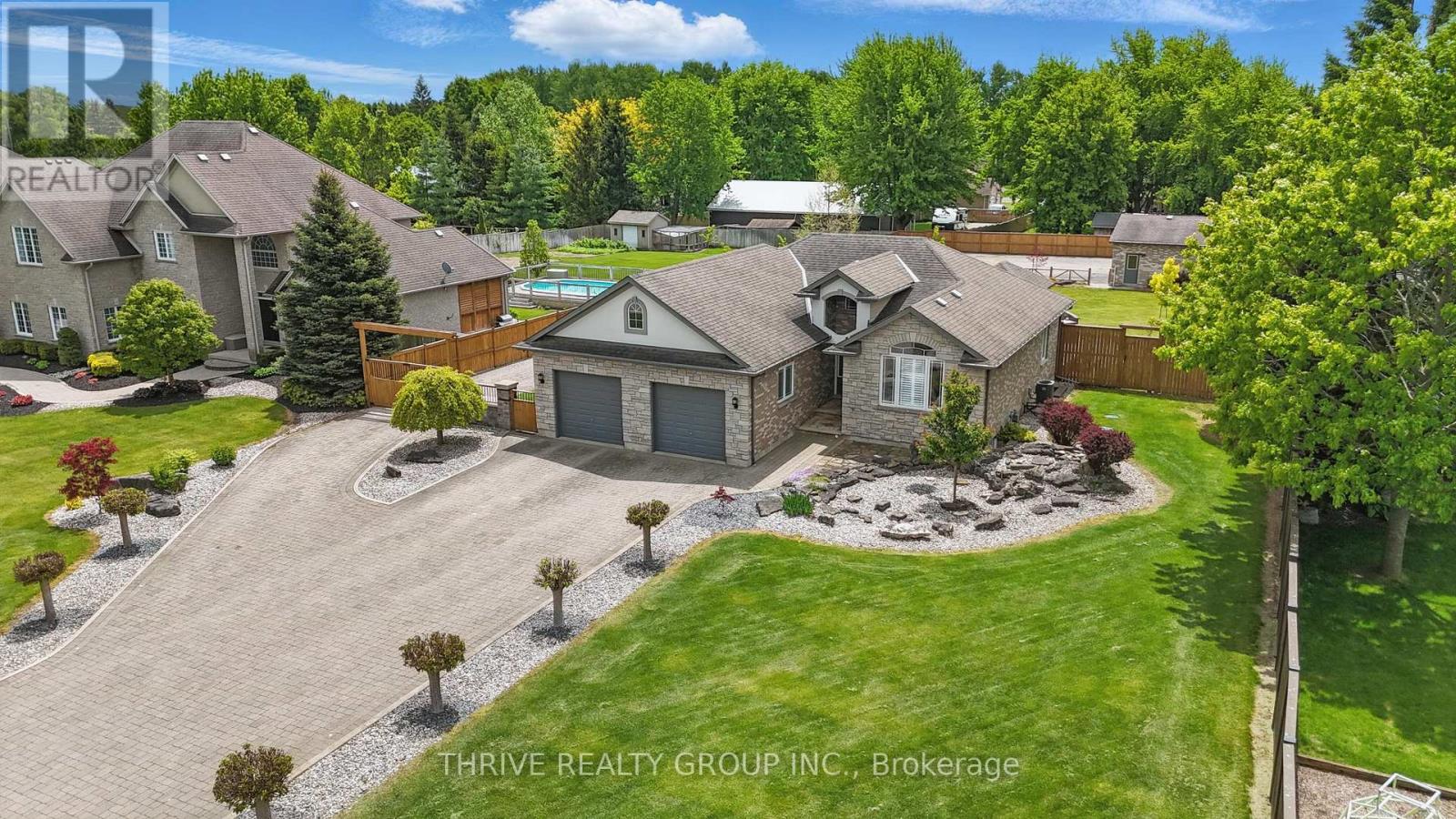 28043 Healy Avenue, Strathroy-Caradoc, Ontario  N7G 3H8 - Photo 2 - X12172694