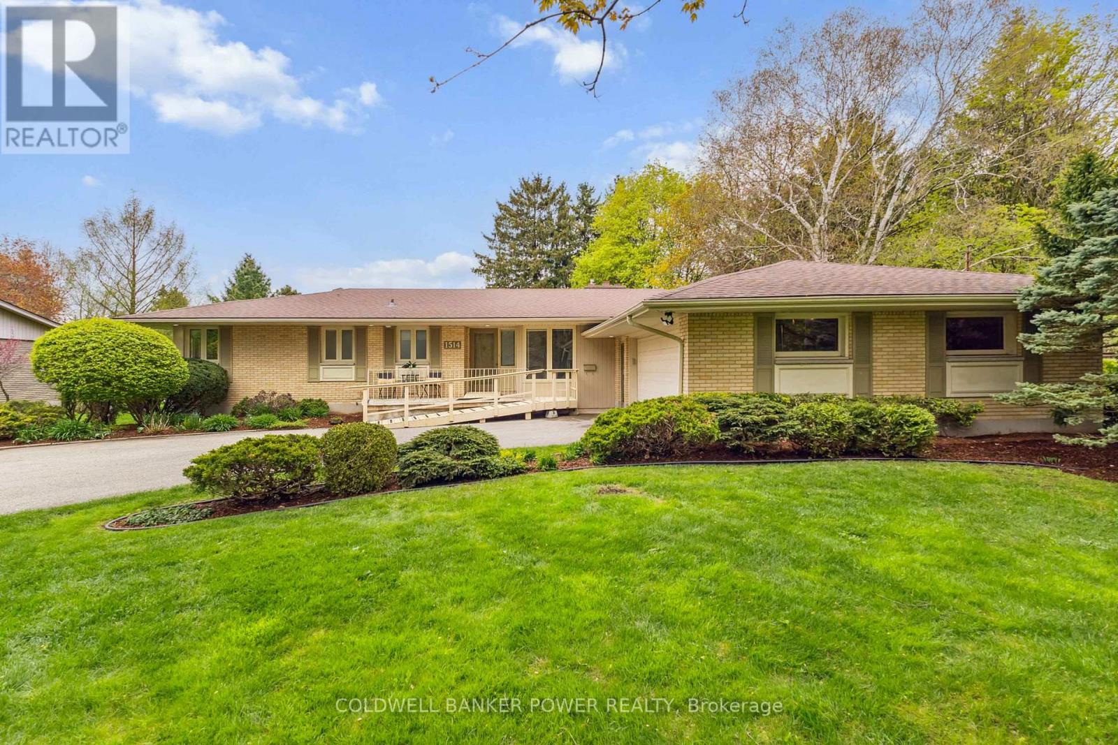 1514 Stoneybrook Crescent
