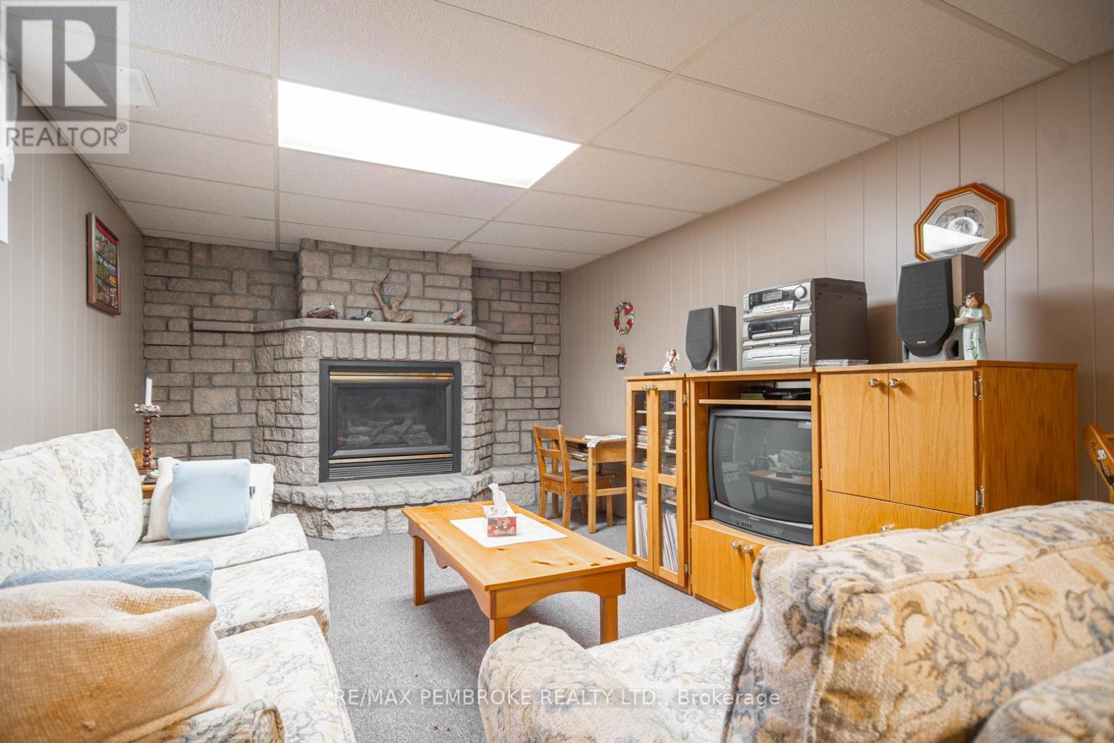 Property at 31 RIVER DRIVE image 2