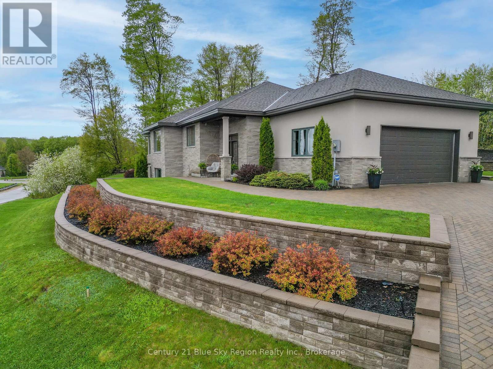 11 KENRETA DRIVE, North Bay, Ontario