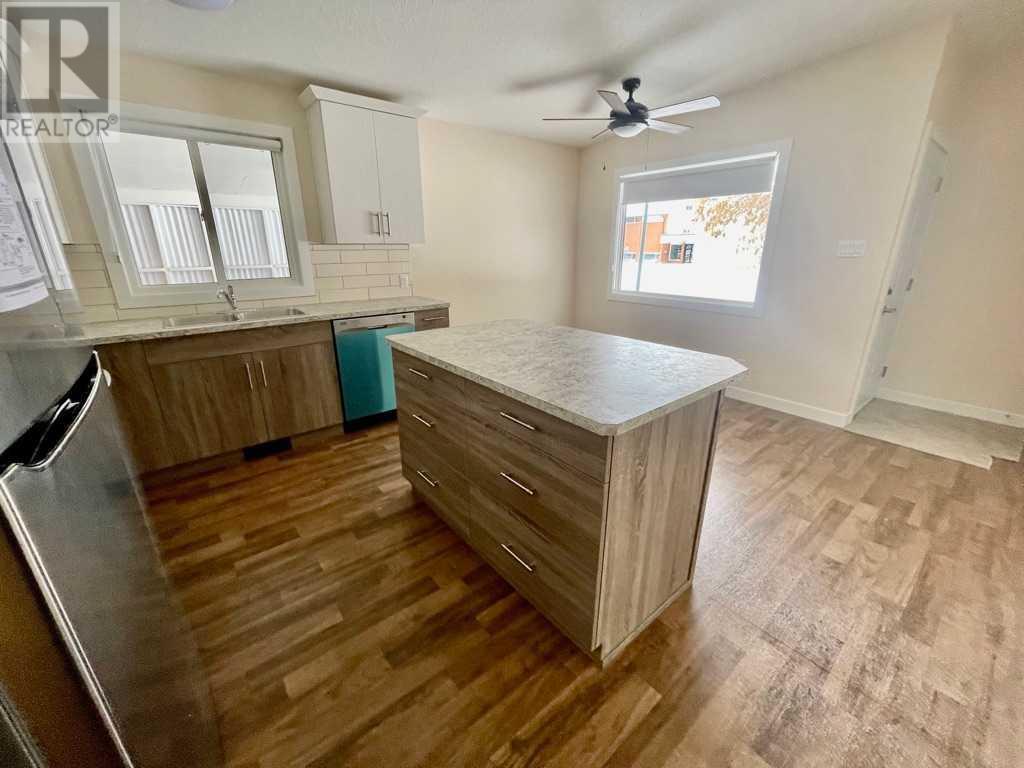 Property at 1518 29 Street S image 2