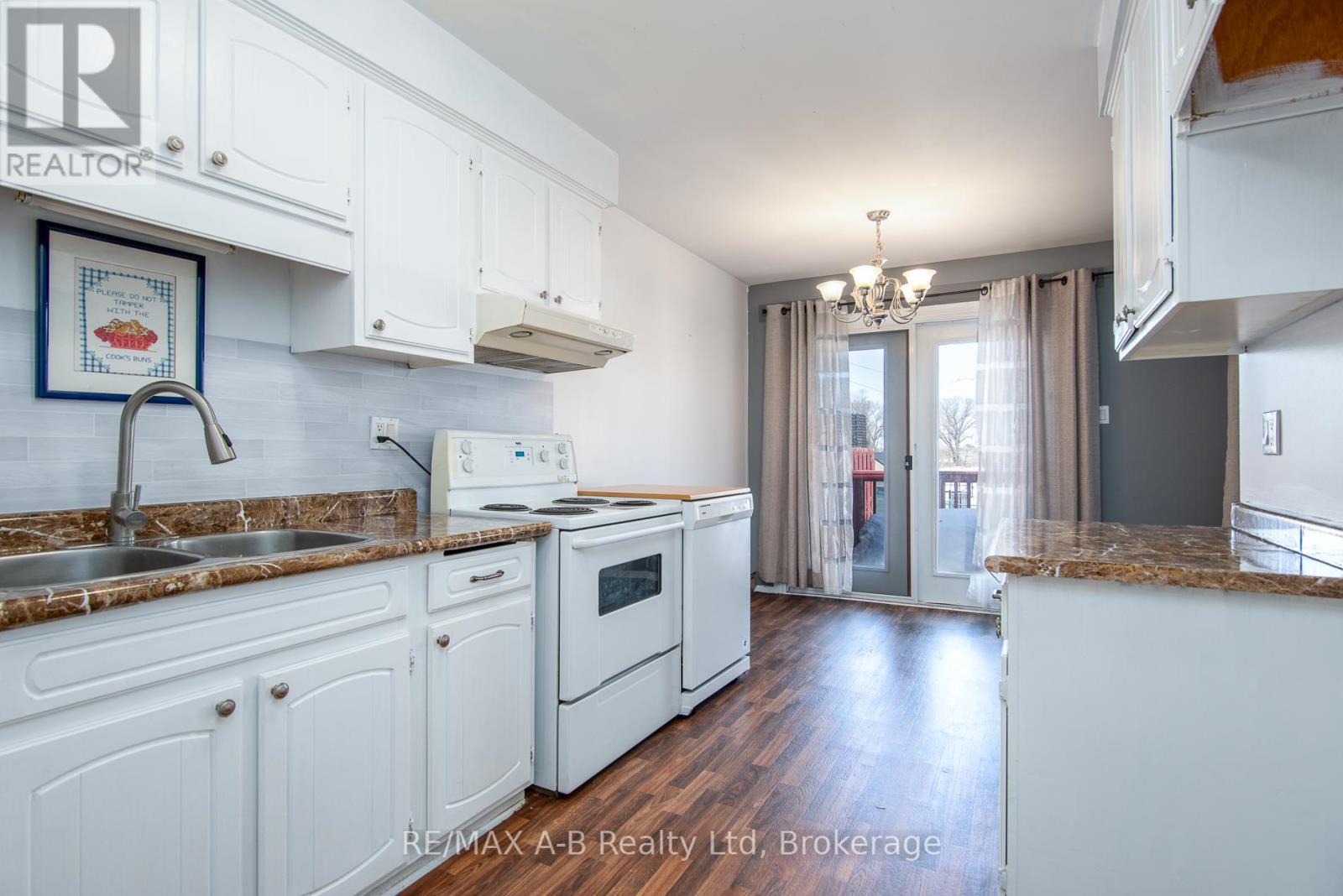 26 Dickens Place, Stratford, Ontario  N5A 7G1 - Photo 9 - X12172698