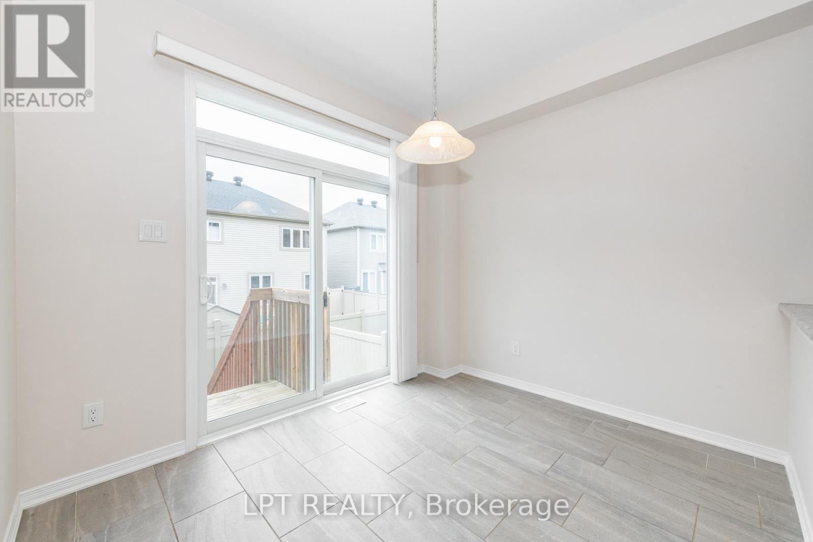 618 Silver Spruce Way, Ottawa, Ontario  K2M 2T6 - Photo 11 - X12172627