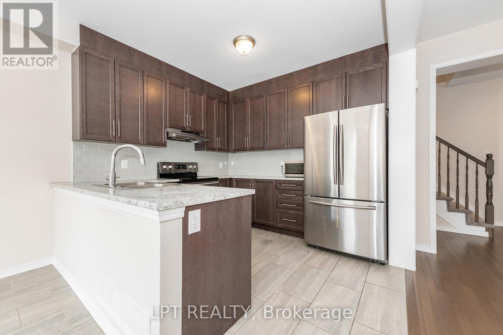 618 Silver Spruce Way, Ottawa, Ontario  K2M 2T6 - Photo 7 - X12172627