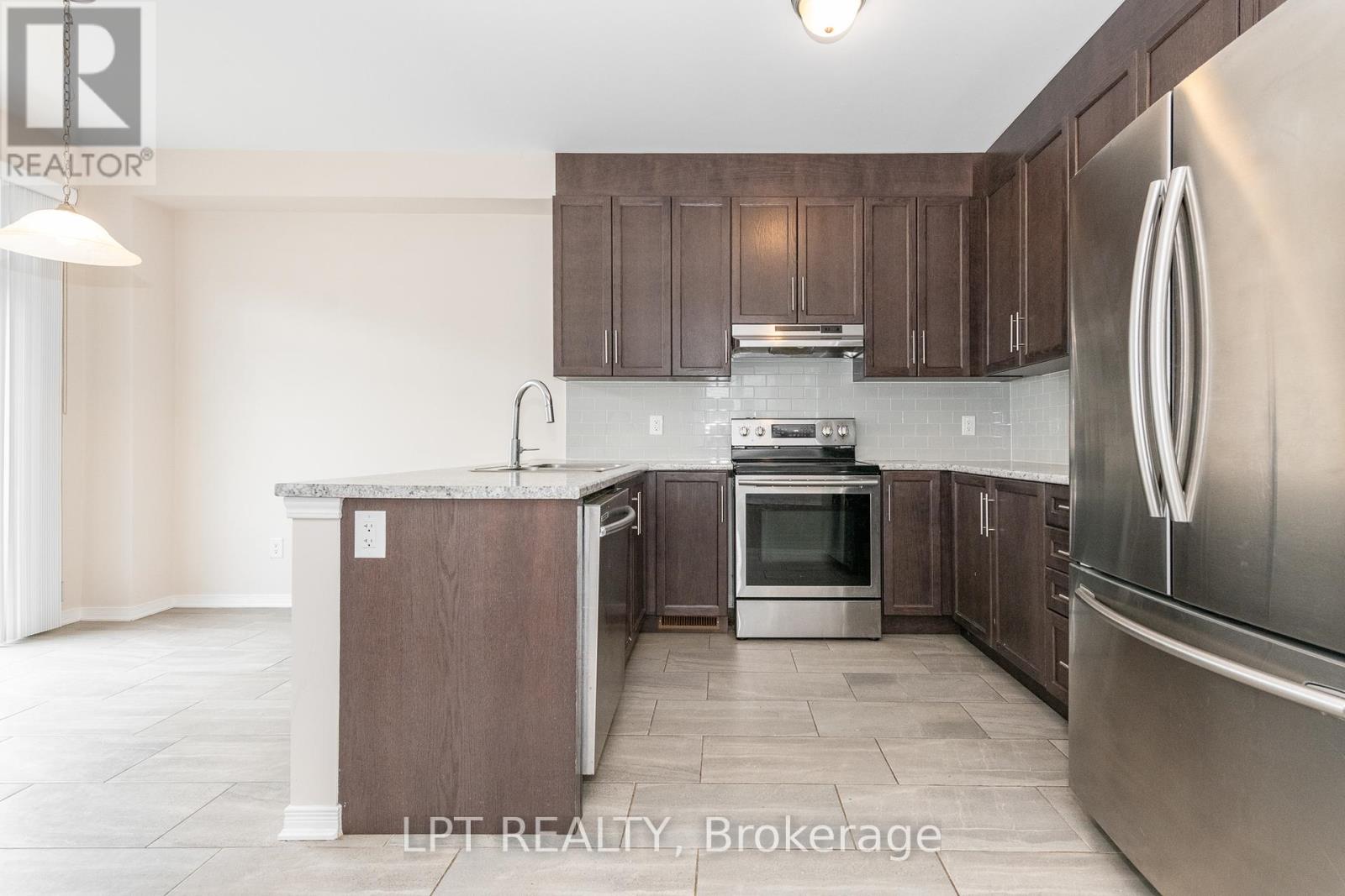 618 Silver Spruce Way, Ottawa, Ontario  K2M 2T6 - Photo 8 - X12172627