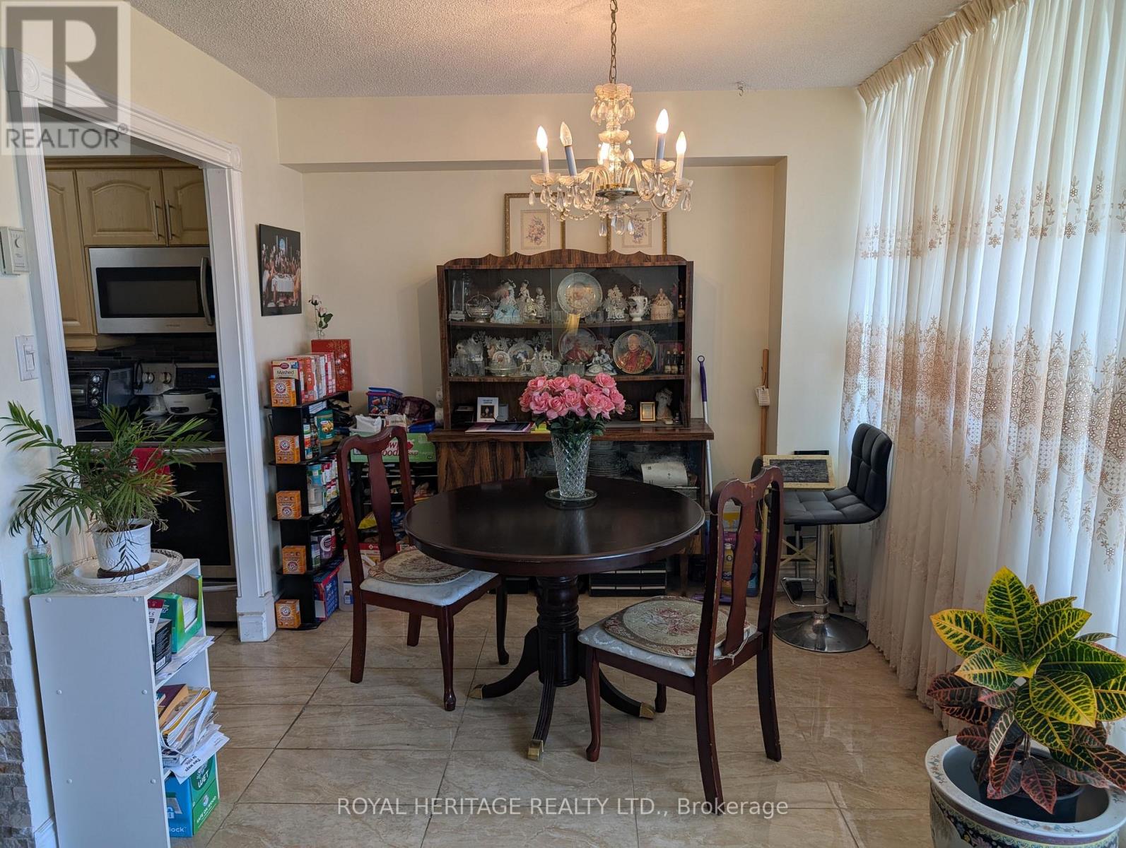 302 - 1815 O'connor Drive, Toronto (Victoria Village), Ontario  M4A 2P9 - Photo 6 - C12172599