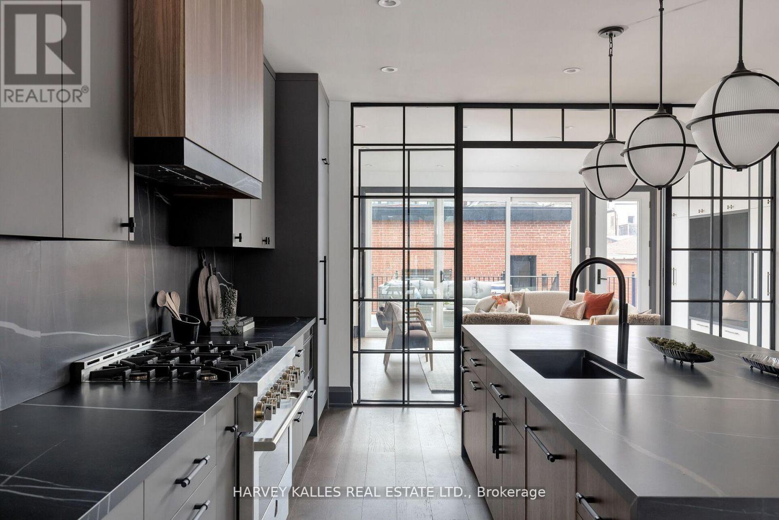498 Roxton Road, Toronto, Ontario  M6G 3R4 - Photo 11 - C12172621