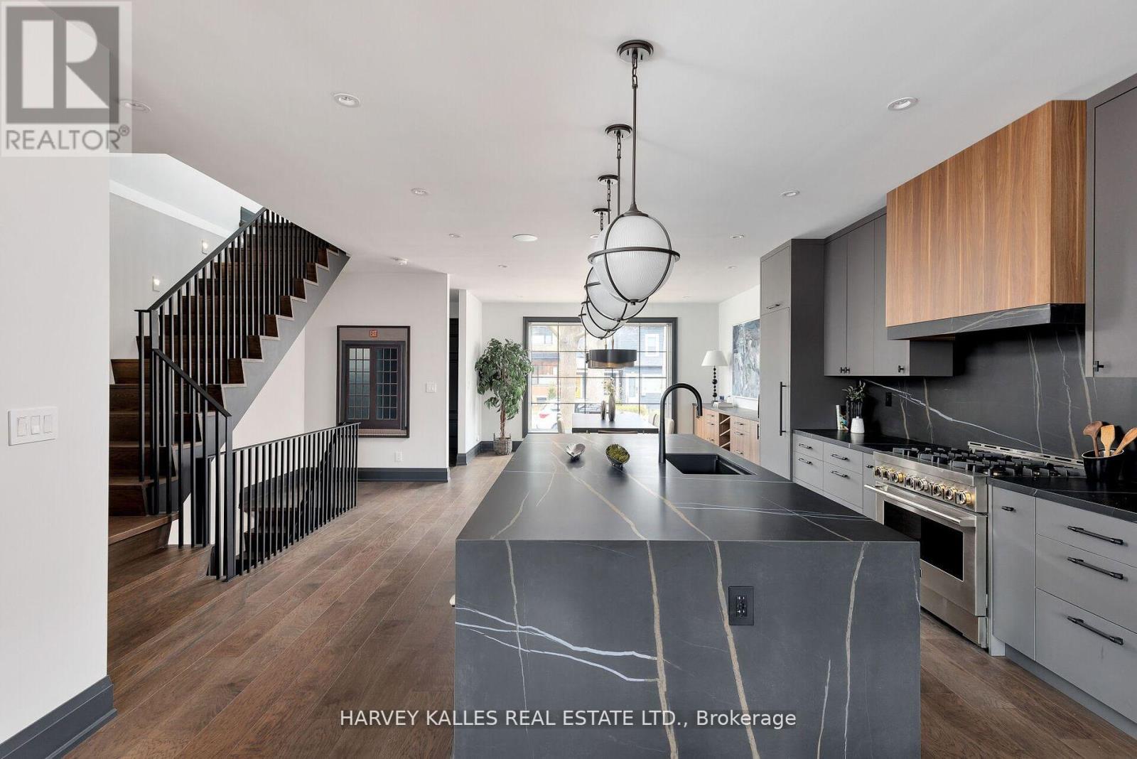 498 Roxton Road, Toronto, Ontario  M6G 3R4 - Photo 12 - C12172621
