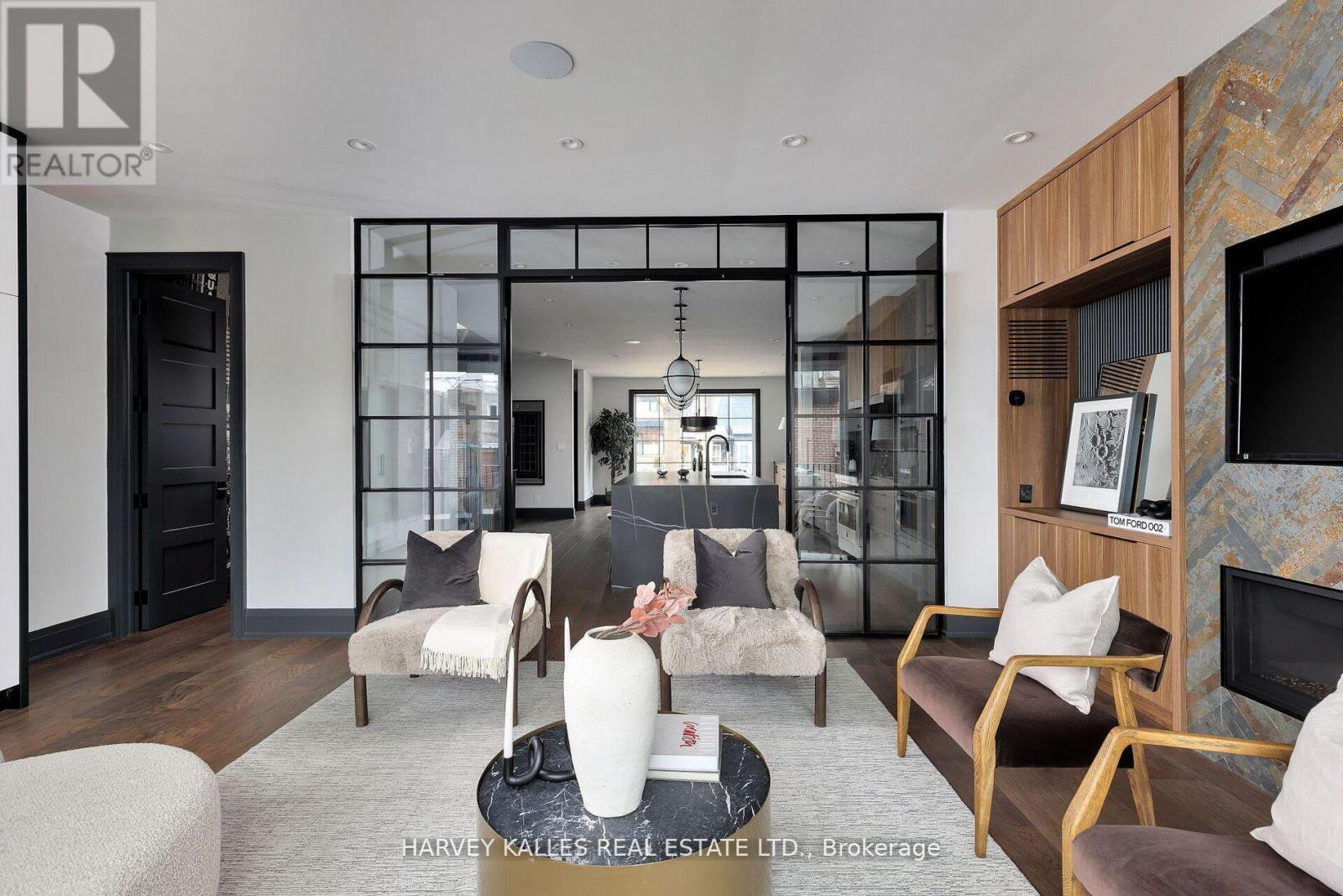 498 Roxton Road, Toronto, Ontario  M6G 3R4 - Photo 13 - C12172621