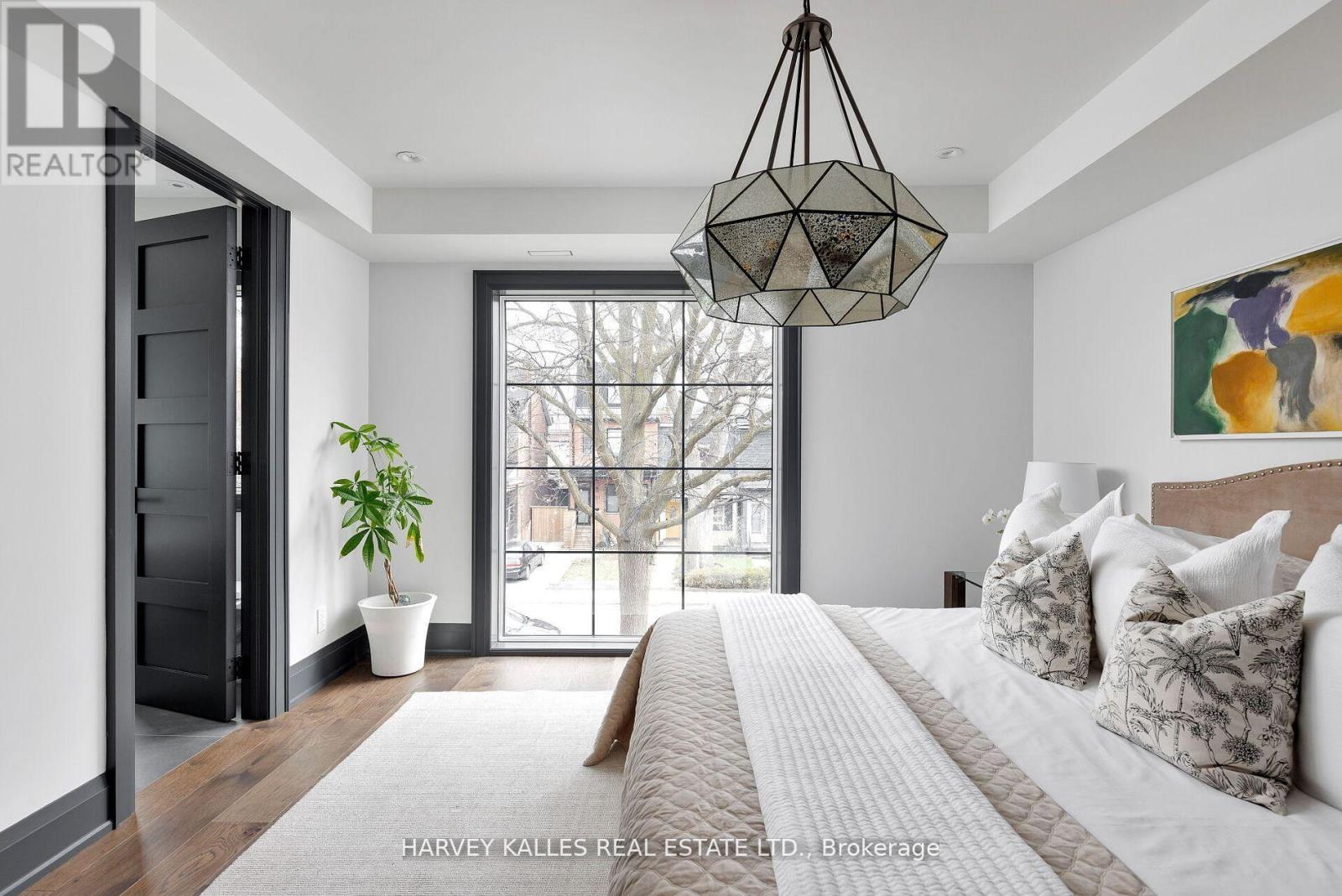 498 Roxton Road, Toronto, Ontario  M6G 3R4 - Photo 37 - C12172621