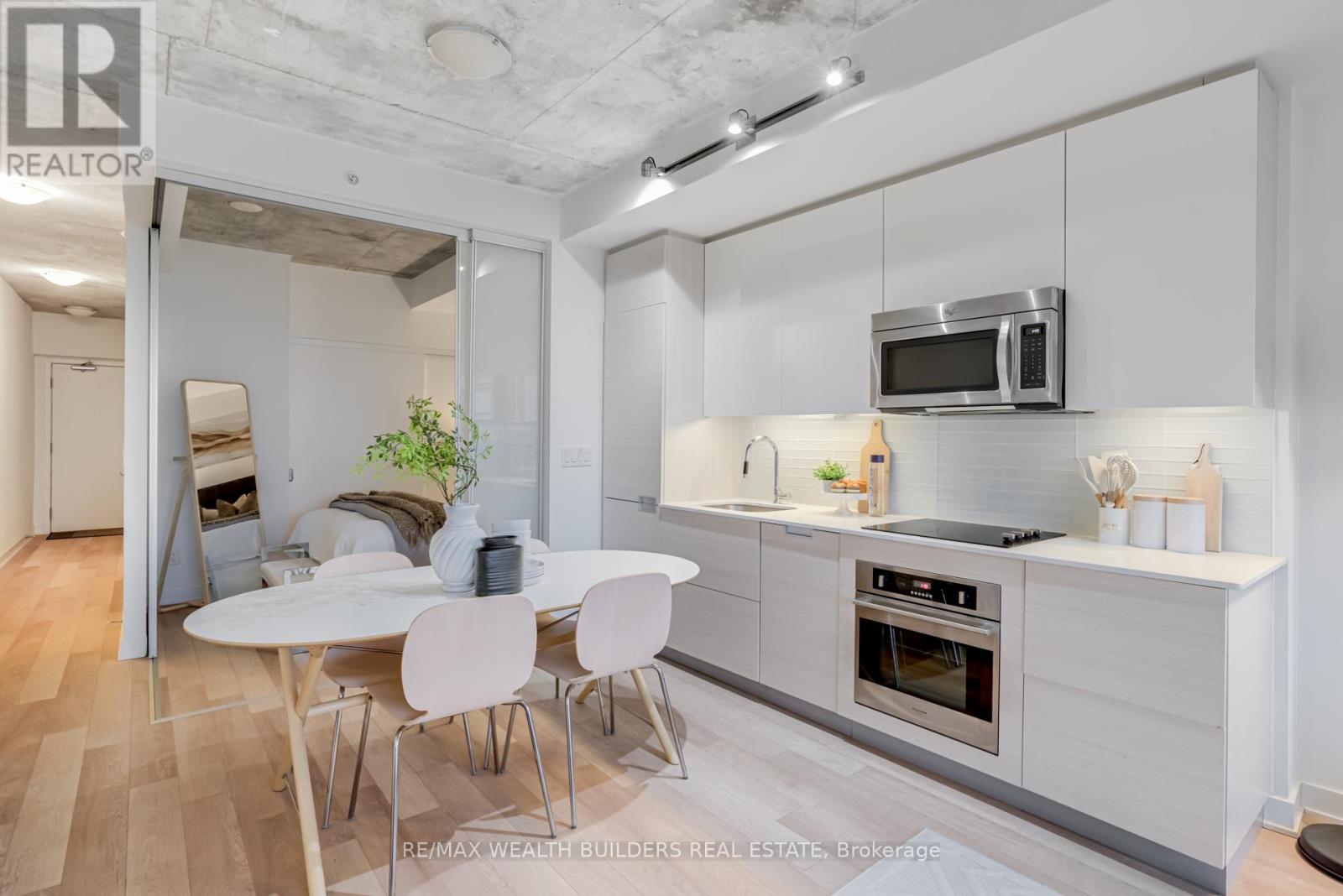 1706 - 210 Simcoe Street, Toronto, Ontario  M5T 1T4 - Photo 12 - C12172722