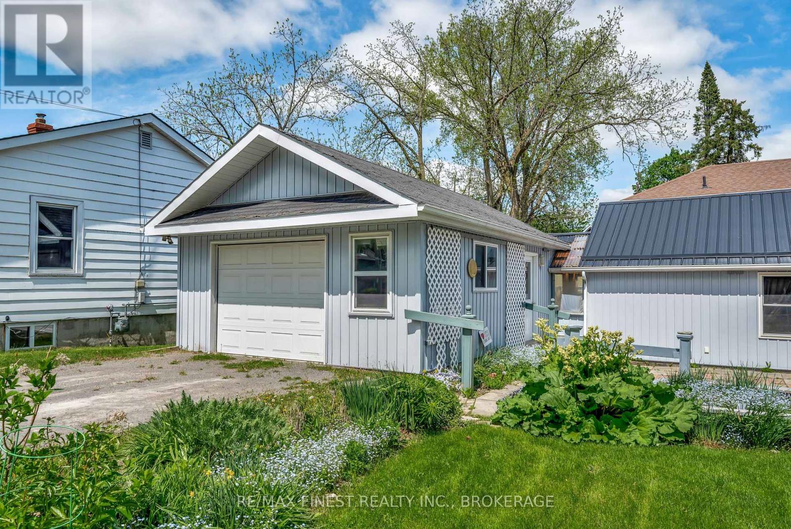 8 Catherine Street, Prince Edward County, Ontario  K0K 2T0 - Photo 3 - X12172651