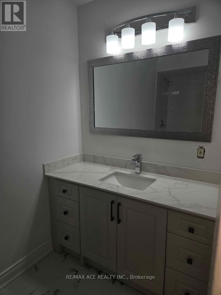 Main - 7022 Chigwel Court, Mississauga, Ontario  L4T 1N4 - Photo 13 - W12163979