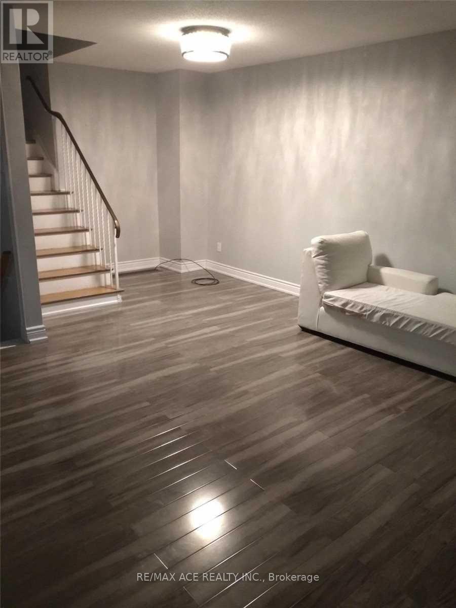 Main - 7022 Chigwel Court, Mississauga, Ontario  L4T 1N4 - Photo 2 - W12163979