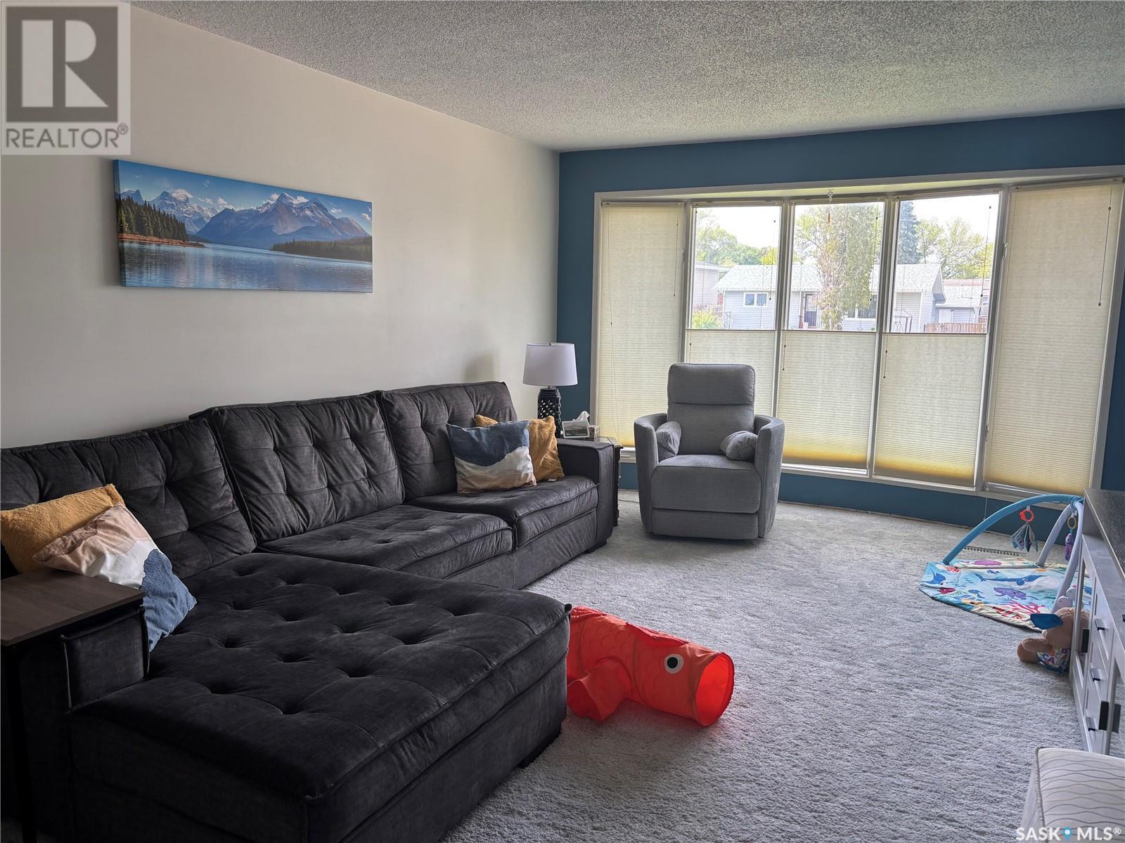 Property at 601 2nd AVENUE SE image 3