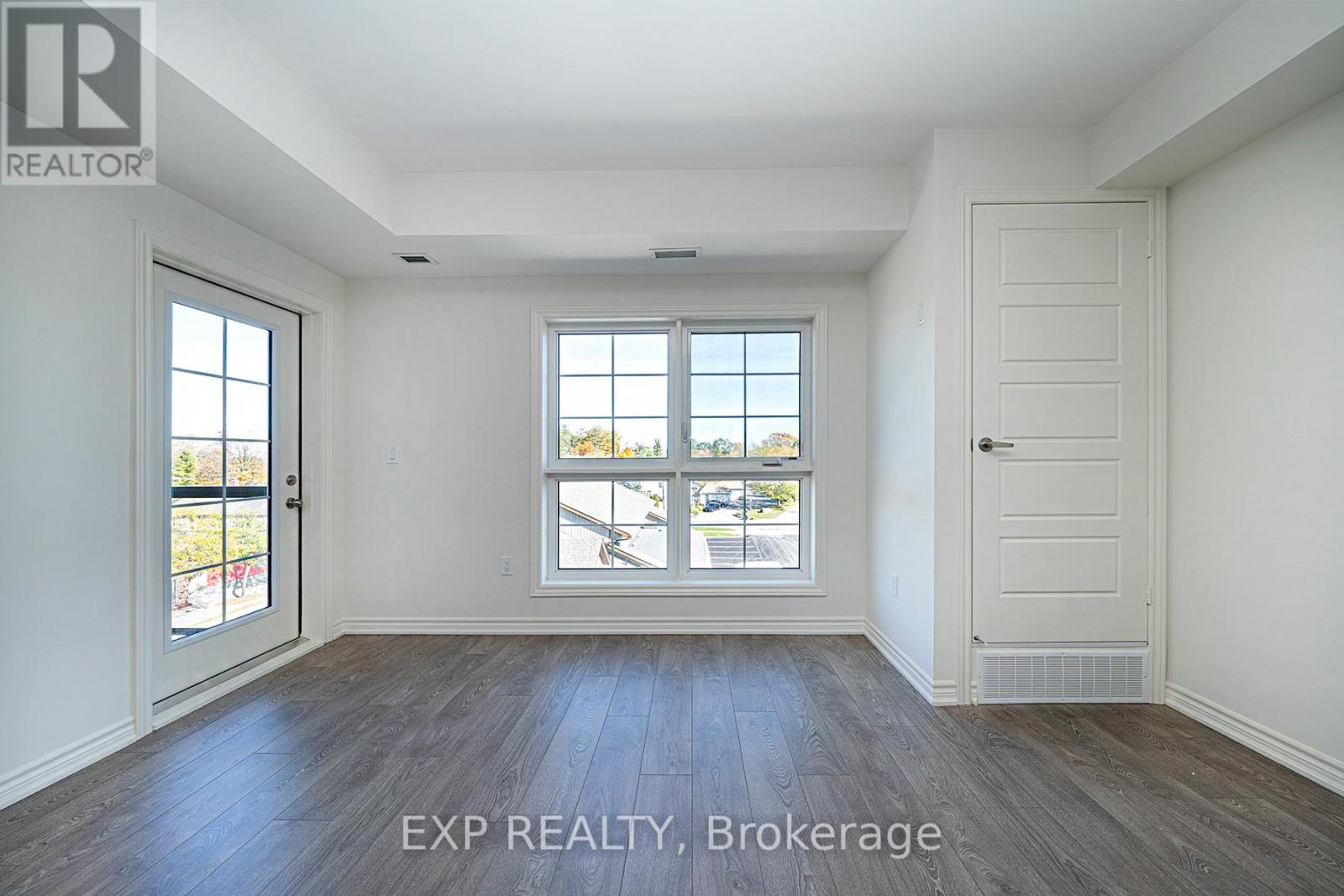 407 - 110 Grew Boulevard, Georgina, Ontario  L0E 1L0 - Photo 13 - N12172537
