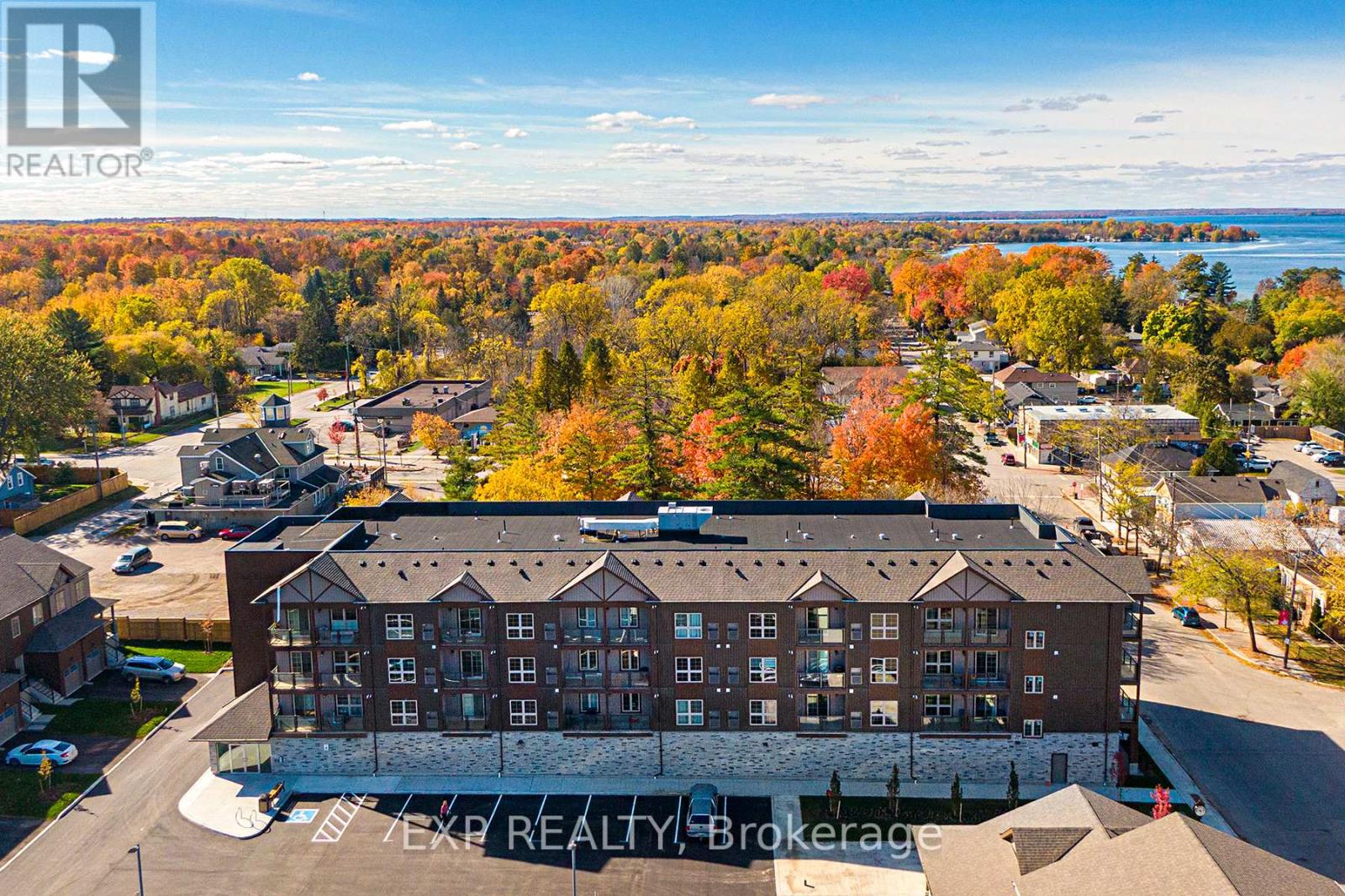 407 - 110 Grew Boulevard, Georgina, Ontario  L0E 1L0 - Photo 2 - N12172537
