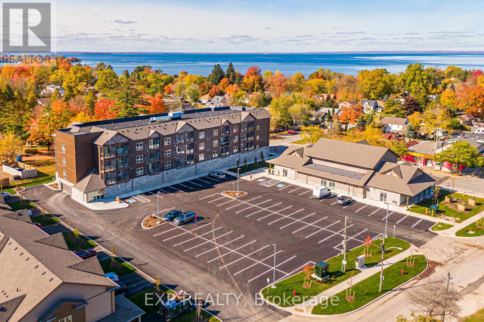 407 - 110 Grew Boulevard, Georgina, Ontario  L0E 1L0 - Photo 4 - N12172537