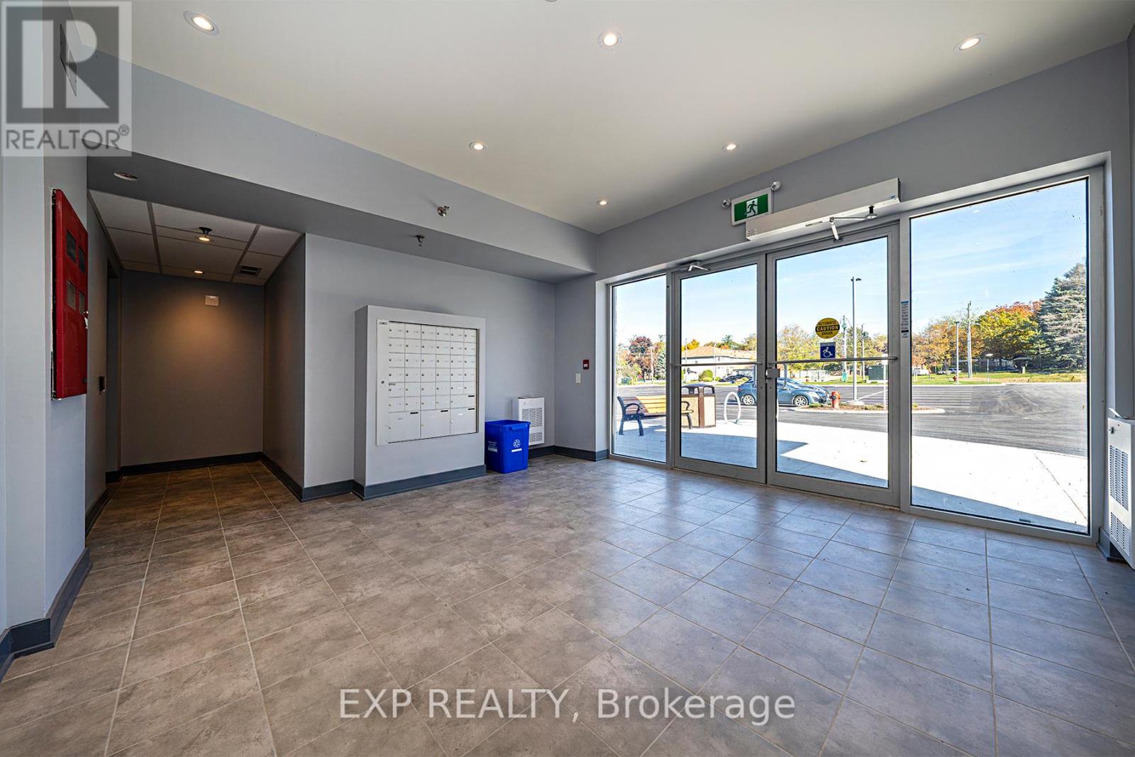 407 - 110 Grew Boulevard, Georgina, Ontario  L0E 1L0 - Photo 6 - N12172537