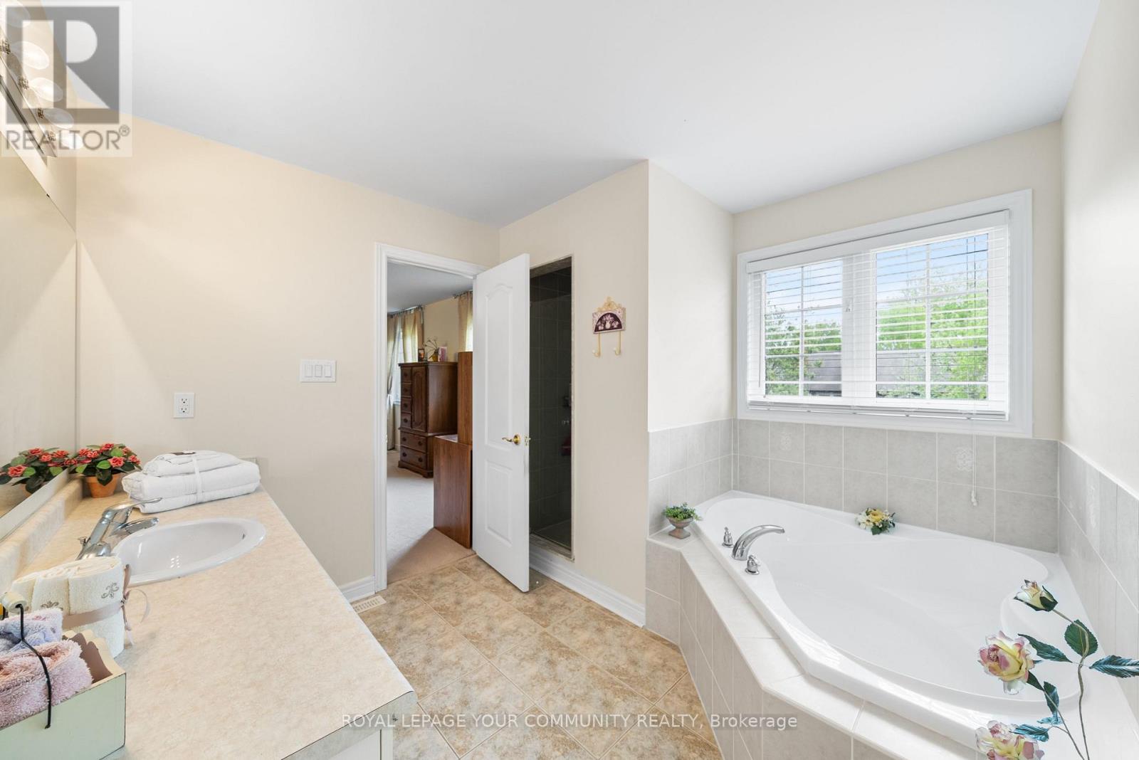 108 Headwater Crescent, Richmond Hill, Ontario  L4E 0T2 - Photo 32 - N12172545