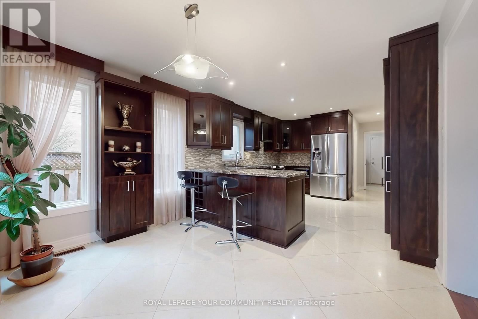 73 Highgrove Crescent, Richmond Hill, Ontario  L4C 7W7 - Photo 2 - N12172699